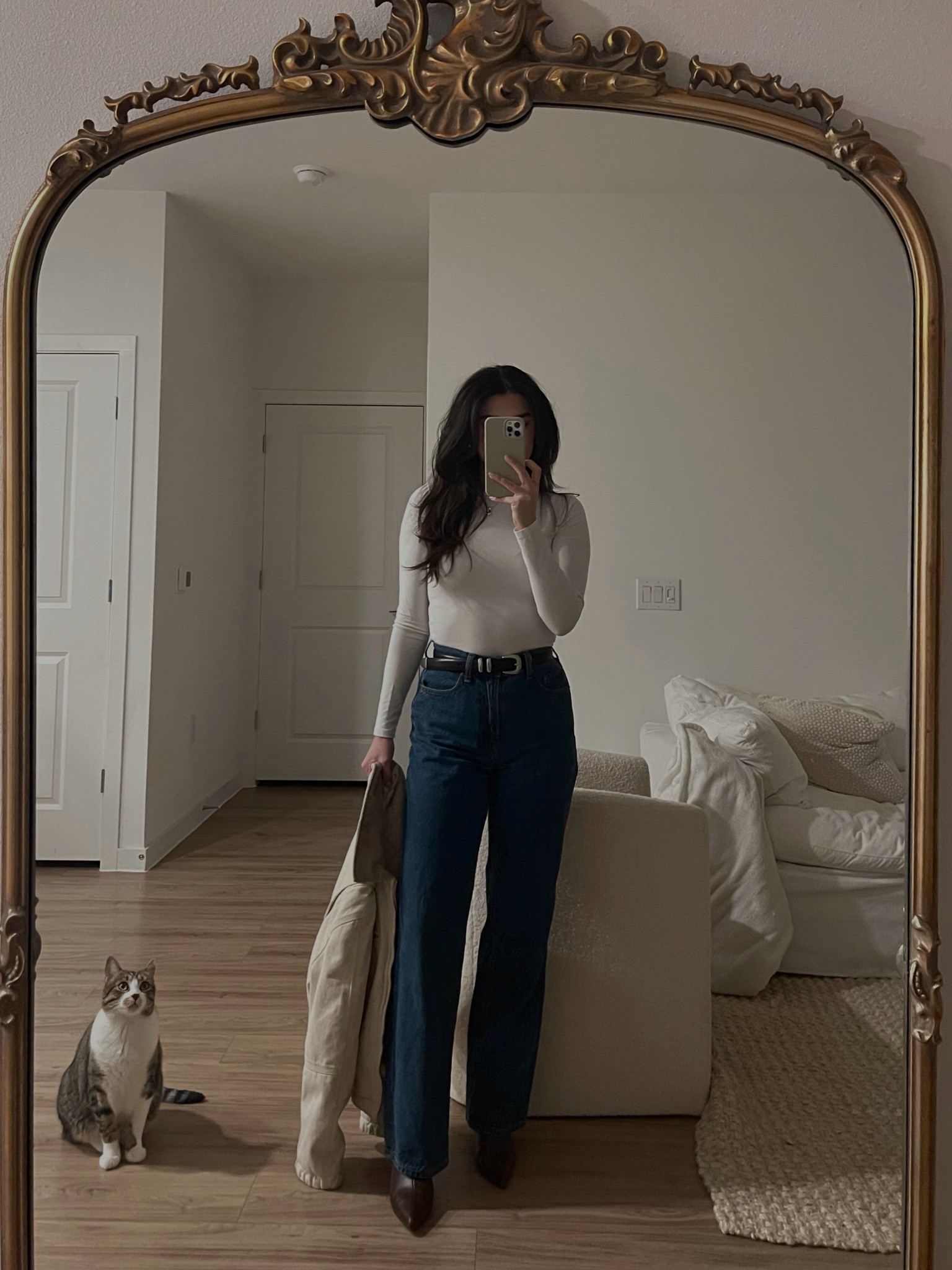 OOTN ❄️🤍
Jeans: size 25
Top: size small
Boots: size 7 
#girlsnightoutoutfit #winternightoutfit #ootn #winteroutfitinspo #jeansoutfit #bootsoutfit #outfitinspo #winteroutfitinspo 