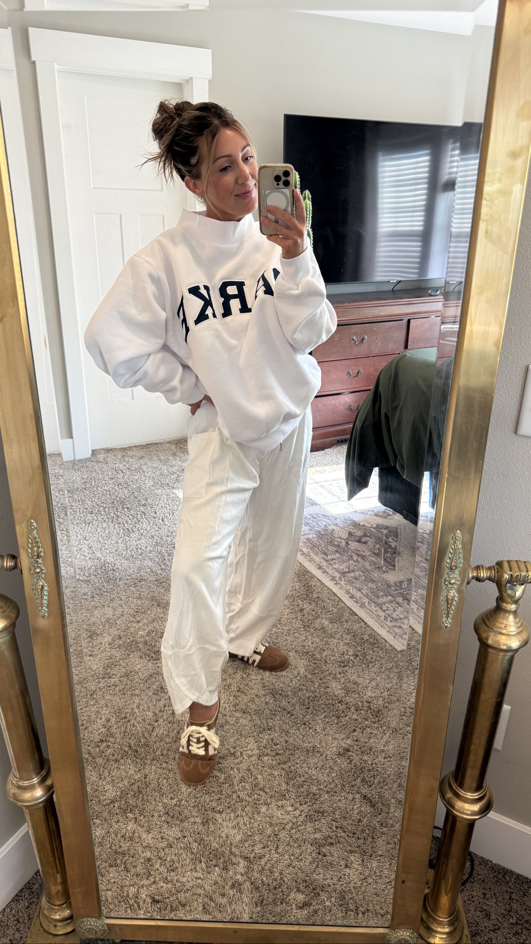 No caption needed. This is my most favorite sweatshirt for good reason, the hype is real! 🤍⭐️⭐️⭐️⭐️⭐️

I’m wearing the S/M and these will sell out!

#LTKootd