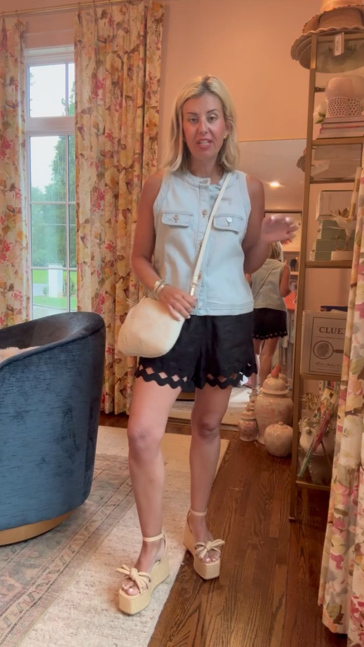 Talk about mix and match perfection!! The Wally World top that I can’t quit wearing and how cute are these new Tnuck shorts?!? 
Top - xs
Shorts - small 
Sandals - 8 tts

#LTKdayinmylife #LTKootd #LTKmomlife