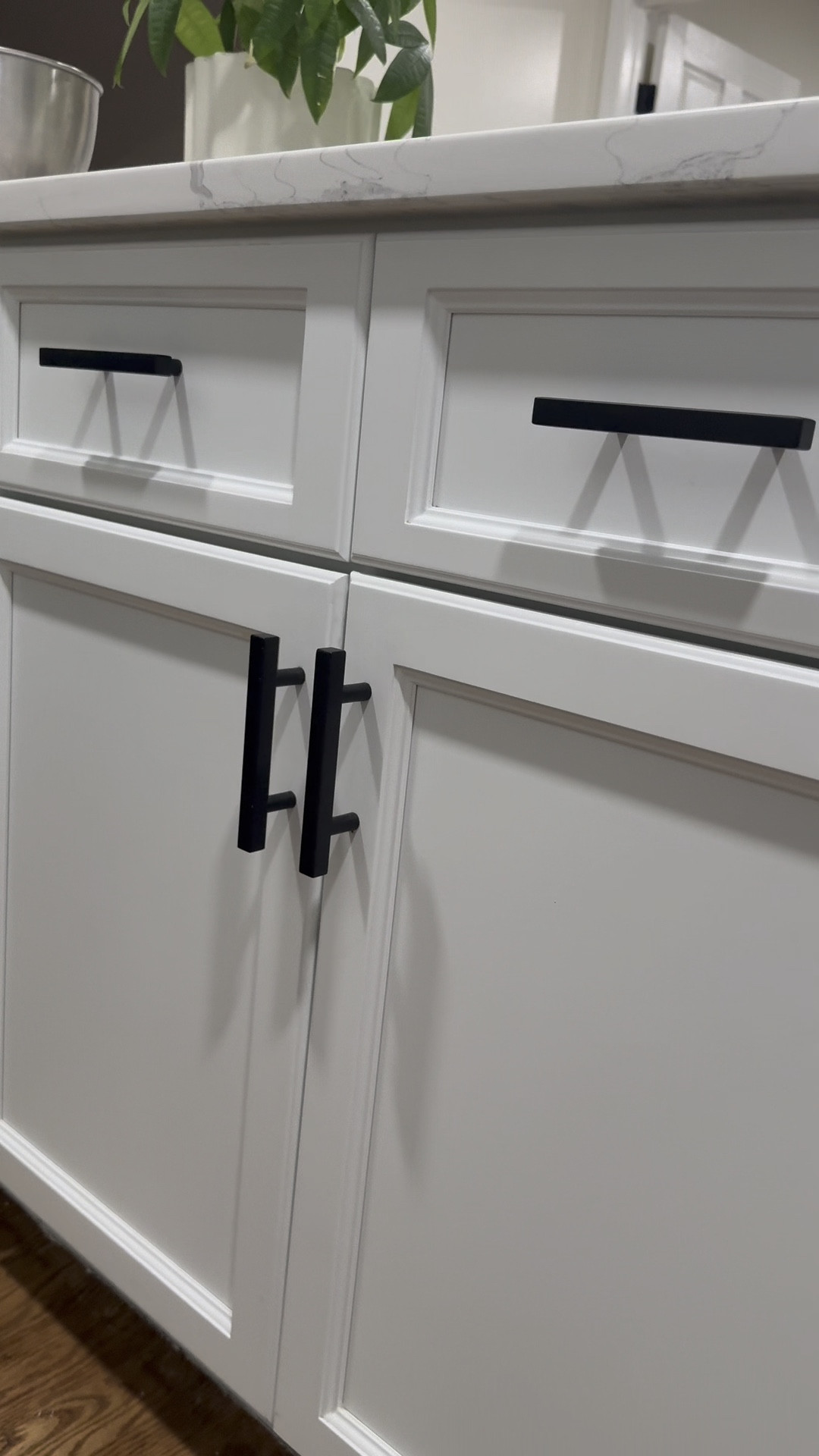 These new handles are giving AESTHETIC! 💫 we’re even changing our doorknobs to black! 🔥

#LTKFindsUnder50 #LTKU #LTKHome