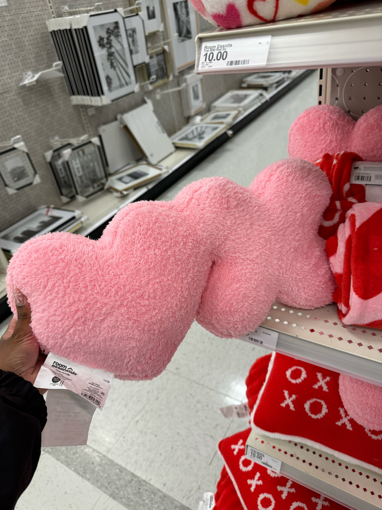 So cute! I’m ready for all the Valentine’s Decorations 😍

#LTKSeasonal #LTKhome #LTKGiftGuide