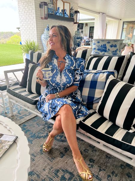 I love the blue & white print of this dress… it reminds me so much of chinoiserie 💙🤍

#LTKstyletip #LTKparties #LTKover40