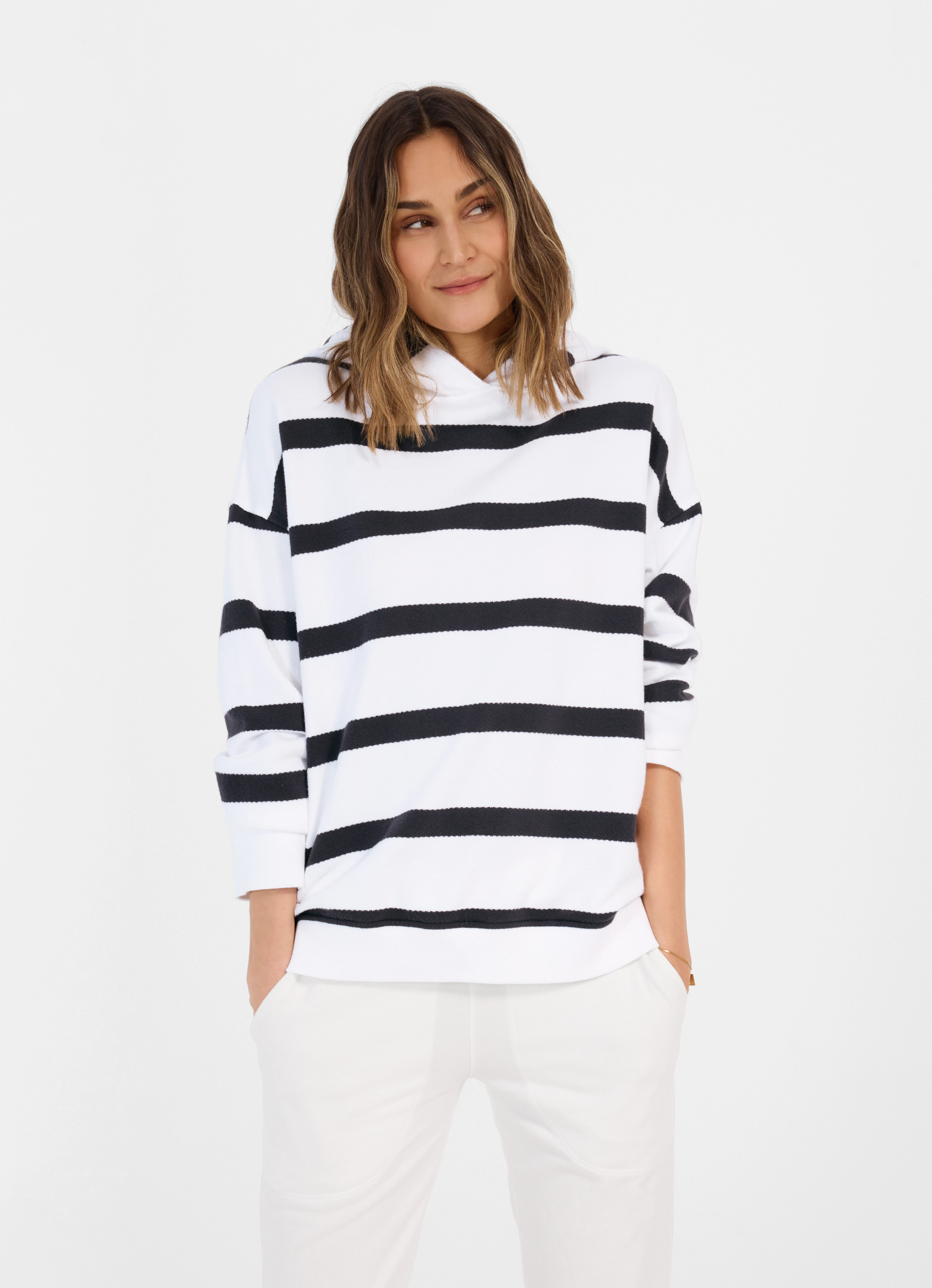 Hoodie Amica in Weiß | Hoodies online kaufen bei JUVIA | Juvia DE