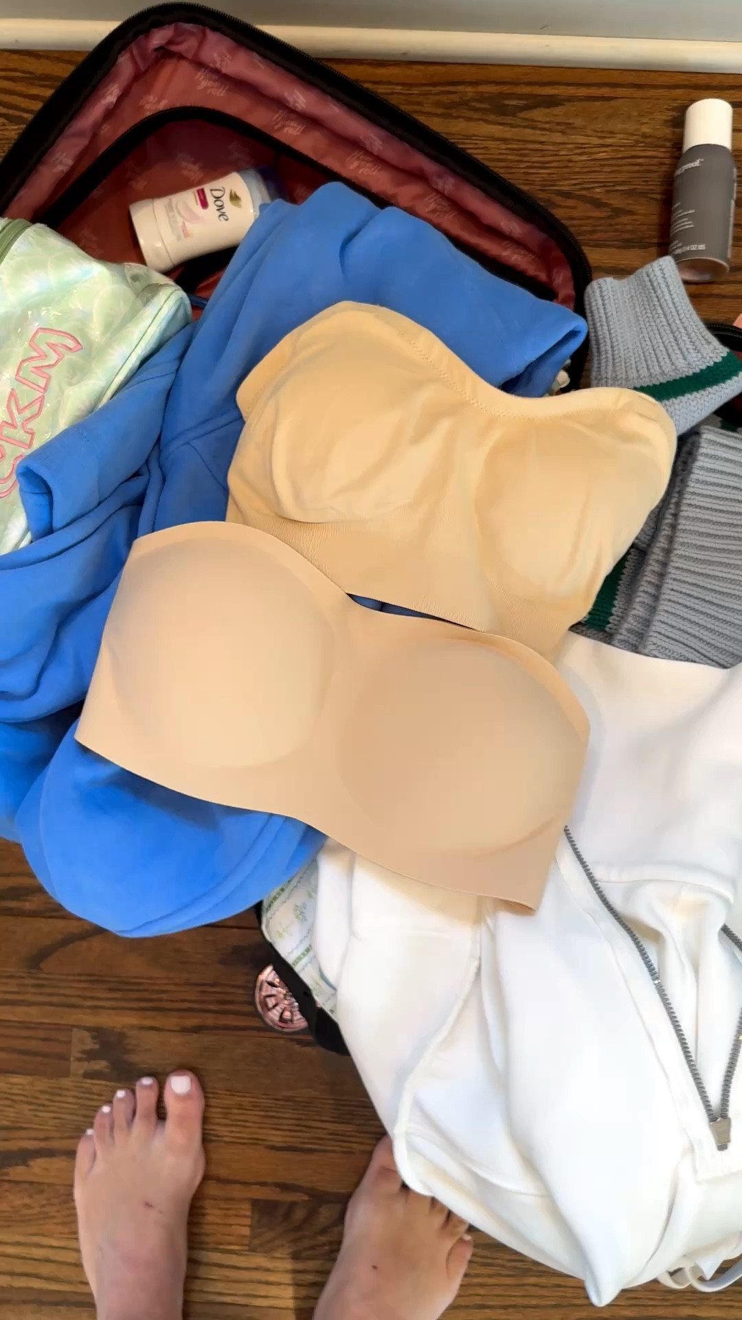 A travel necessity I want to share with y’all. These are my favorite strapless bras and they’re so comfortable and super affordable. ￼