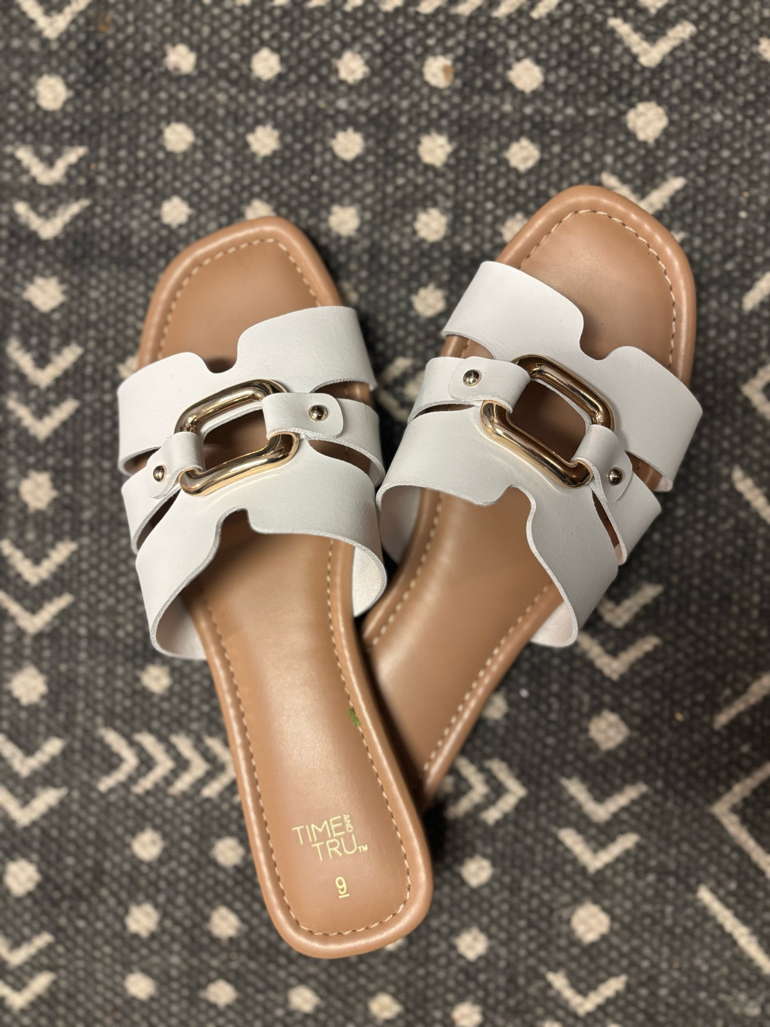 My Walmart find of the week! These are on sale right now for $10 😱💵

Walmart finds, Sandals, Women’s Shoes, Under 20, Affordable Finds

#LTKSaleAlert #LTKStyleTip #LTKShoeCrush