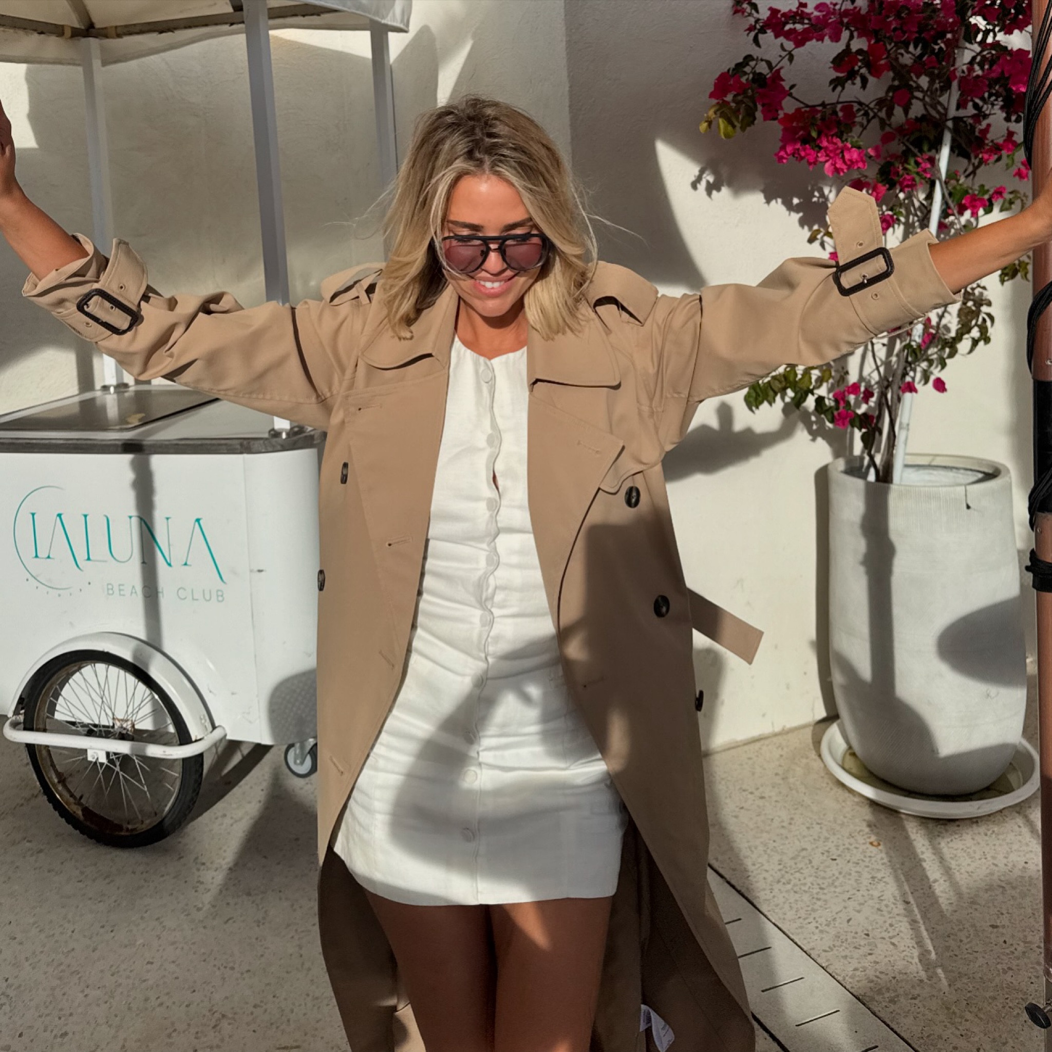 Dance like everyone is watching and you don’t give a f#%*

#laluna #ootd #camillaandmarc #trench #outfitcheck