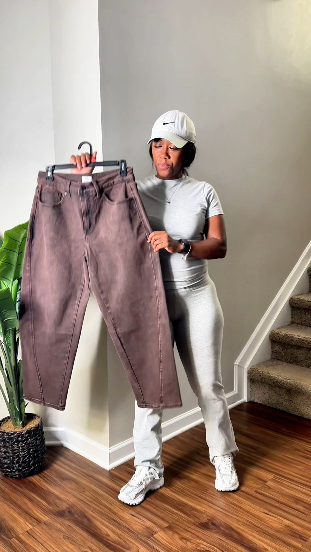 Barrel jeans and graphic tee outfitt

#LTKStyleTip #LTKFindsUnder50 #LTKOver40