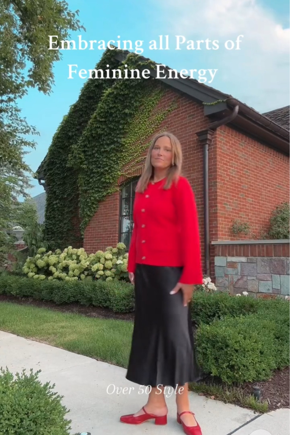 Perfect pop of red! 

#LTKSeasonal #LTKMidsize #LTKOver40