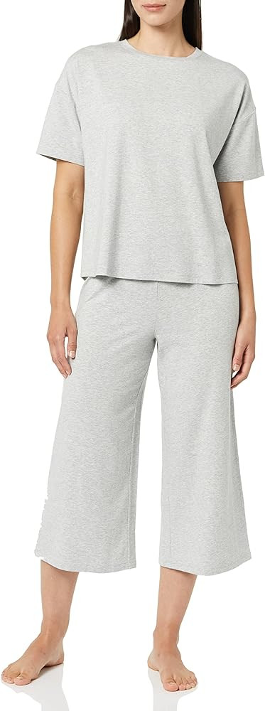 Amazon Essentials Women's Knit Jersey Capri Pajama Set, Loungewear | Amazon (US)