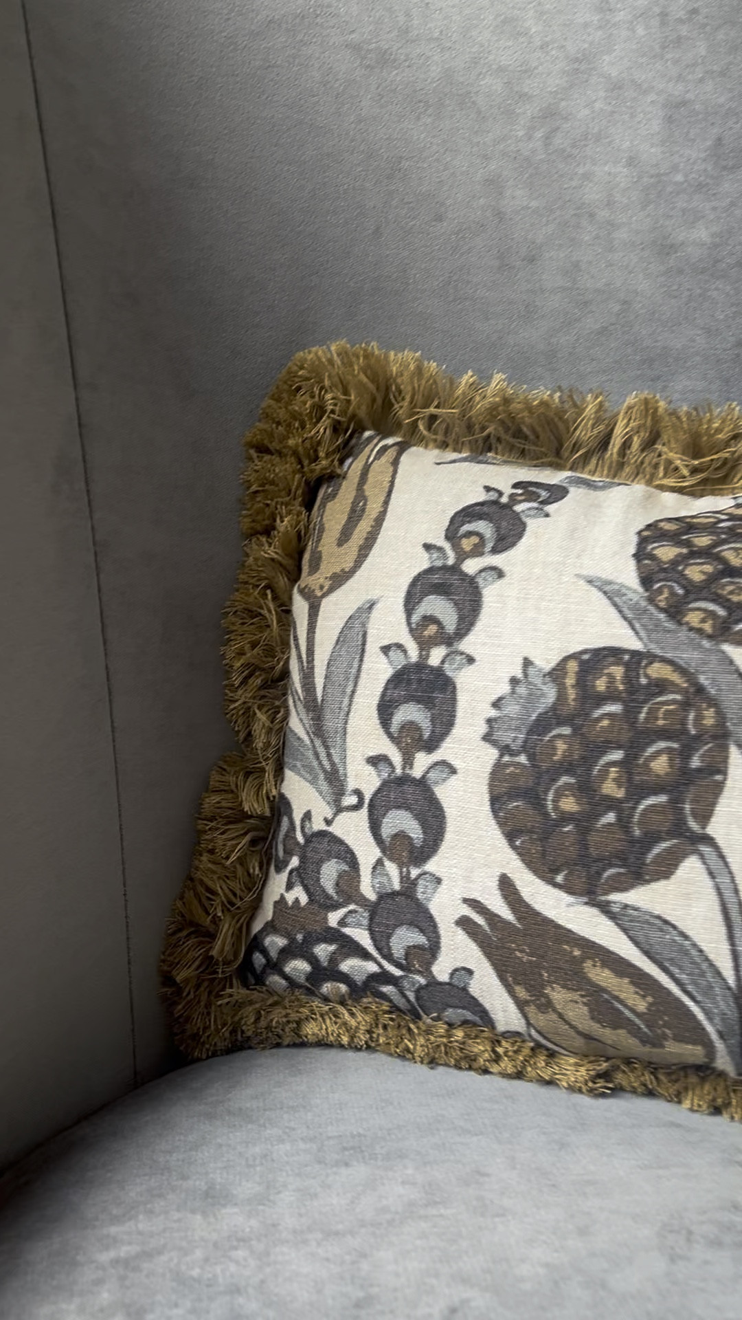 And crafted made to order pillows with THIBAUT fabric. 

Floral Printed Linen Fabric on Throw Pillow for Traditional Home Decor / Style 

#LTKhome