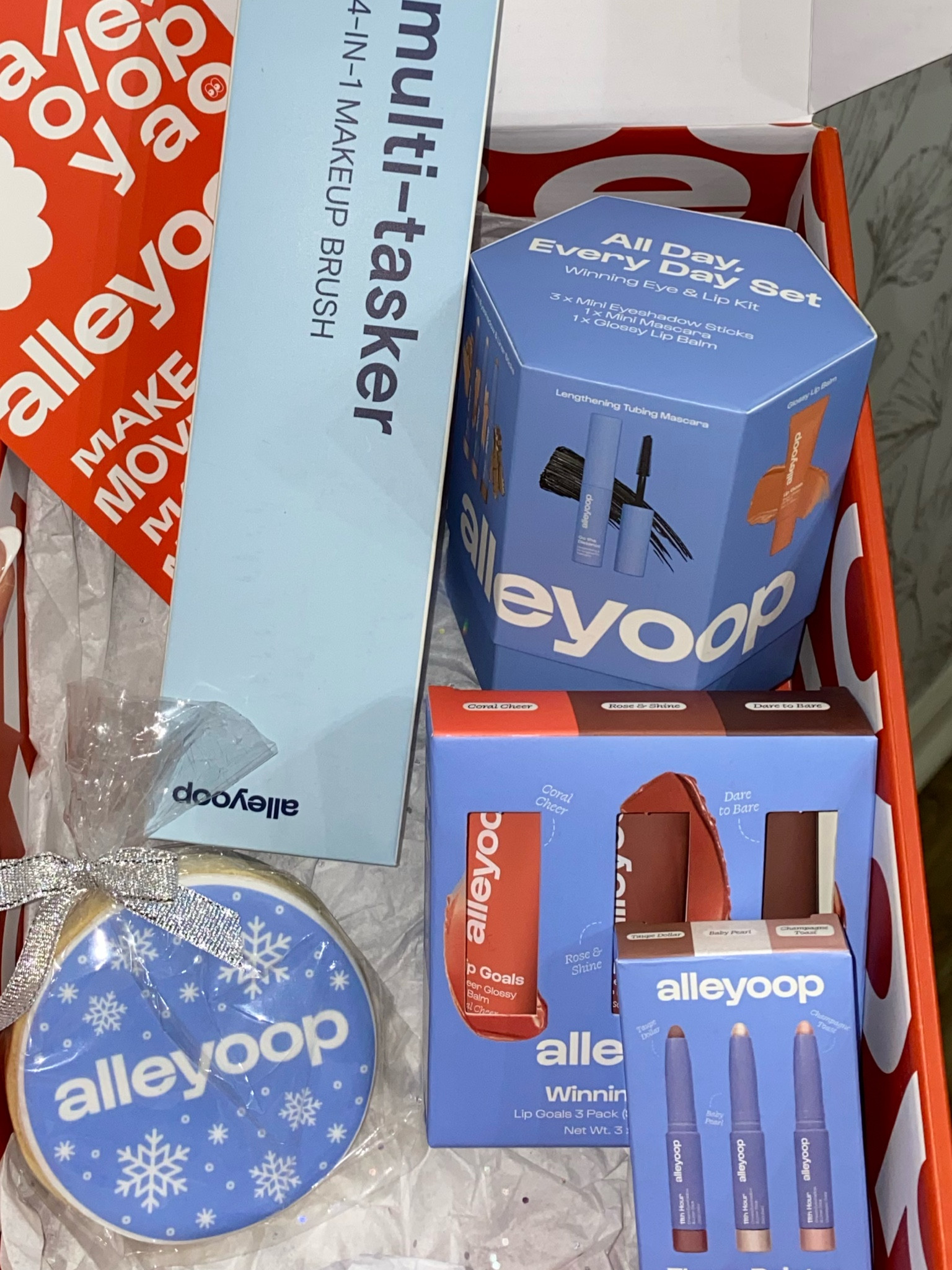 One of my favorite makeup brands, Alleyoop, has these amazing holiday bundles available 😍 these would be great stocking stuffers 

#LTKGiftGuide #LTKHoliday #LTKBeauty