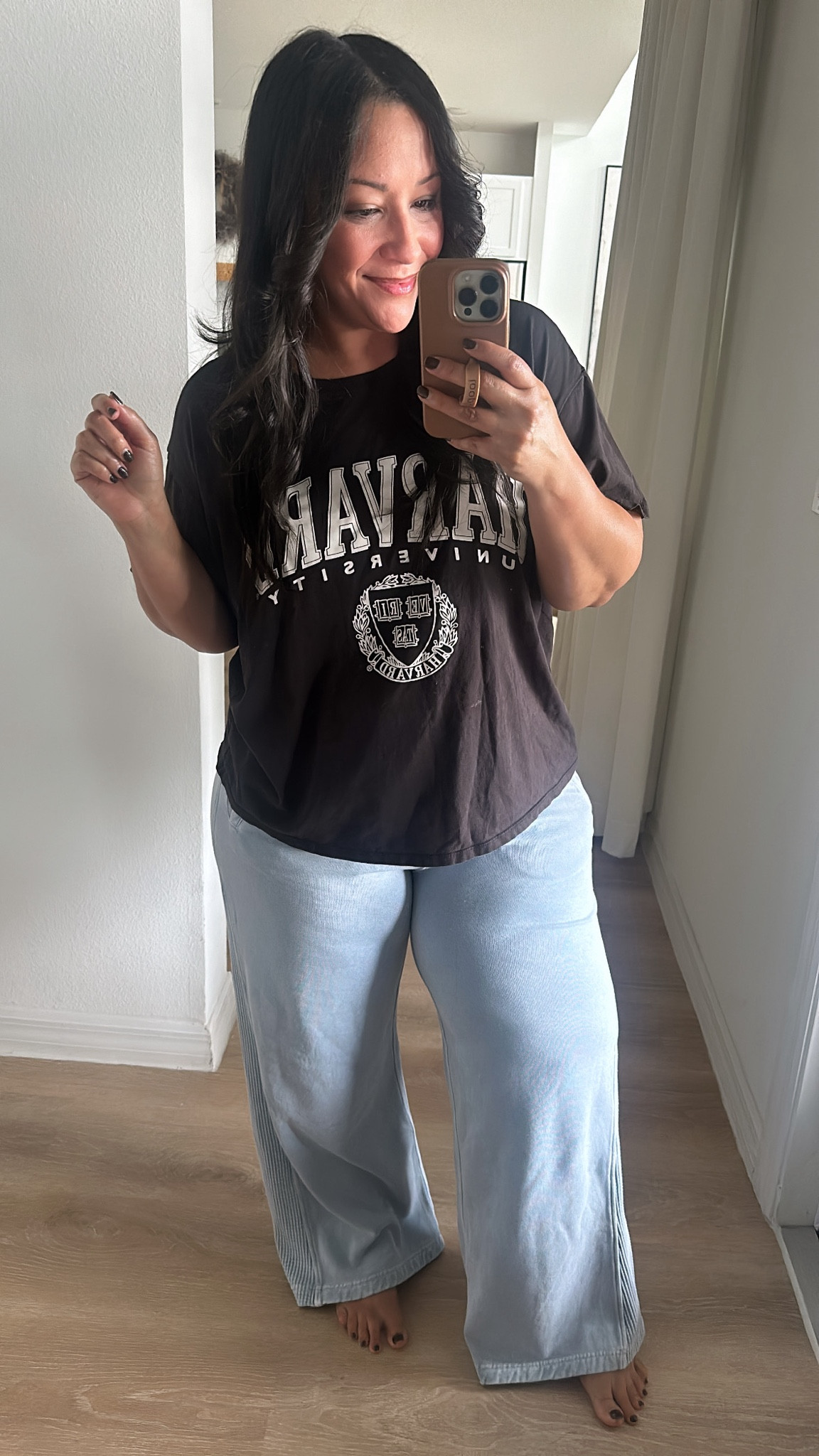Saturday cozy fit but make it cute ✌🏼😍 

These sweatpants come in different colors, have a pretty wide leg and are SO COMFORTABLE. Im wearing a size Large 

#LTKFindsUnder50 #LTKPlusSize #LTKFallSale