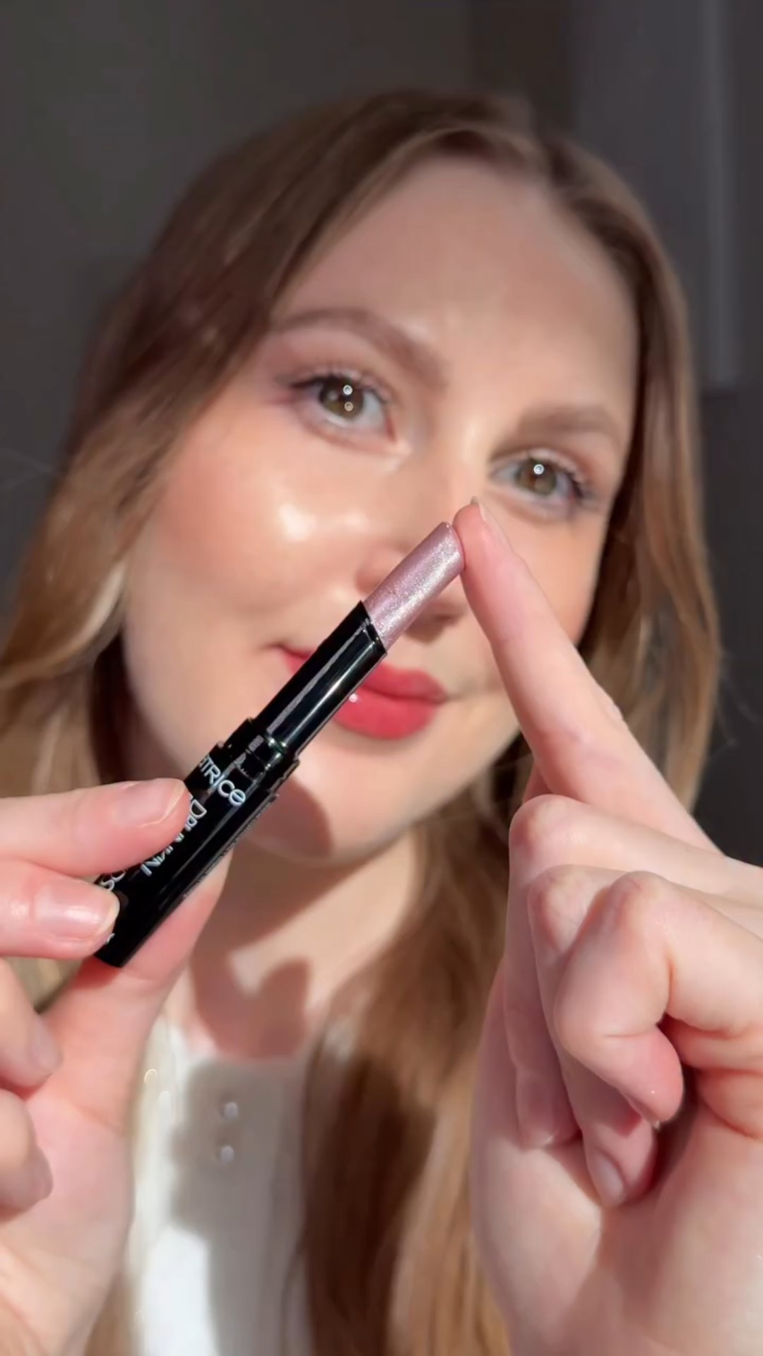 Lavender shimmer for the ultimate New Year’s Eve glam! 💜✨
Drunk’n Diamonds Eyeshadow Stick @catrice.cosmetics = instant sparkle & glow — perfect for holiday parties or festive looks!

#CatriceCosmetics #EyeshadowStick #NewYearsGlam #holidaybeauty #glowingeyes @fromthelobby