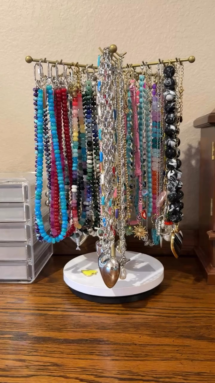 I’ve been on the hunt for the best way to organize all of my jewelry so that I can actually SEE everything that I have so I start reaching for different pieces instead of the same pieces every day- and I found some really awesome solutions! 

Comment “link” if you’d like the link to any of the organizers! 

#fashion #organization #style #jewelry