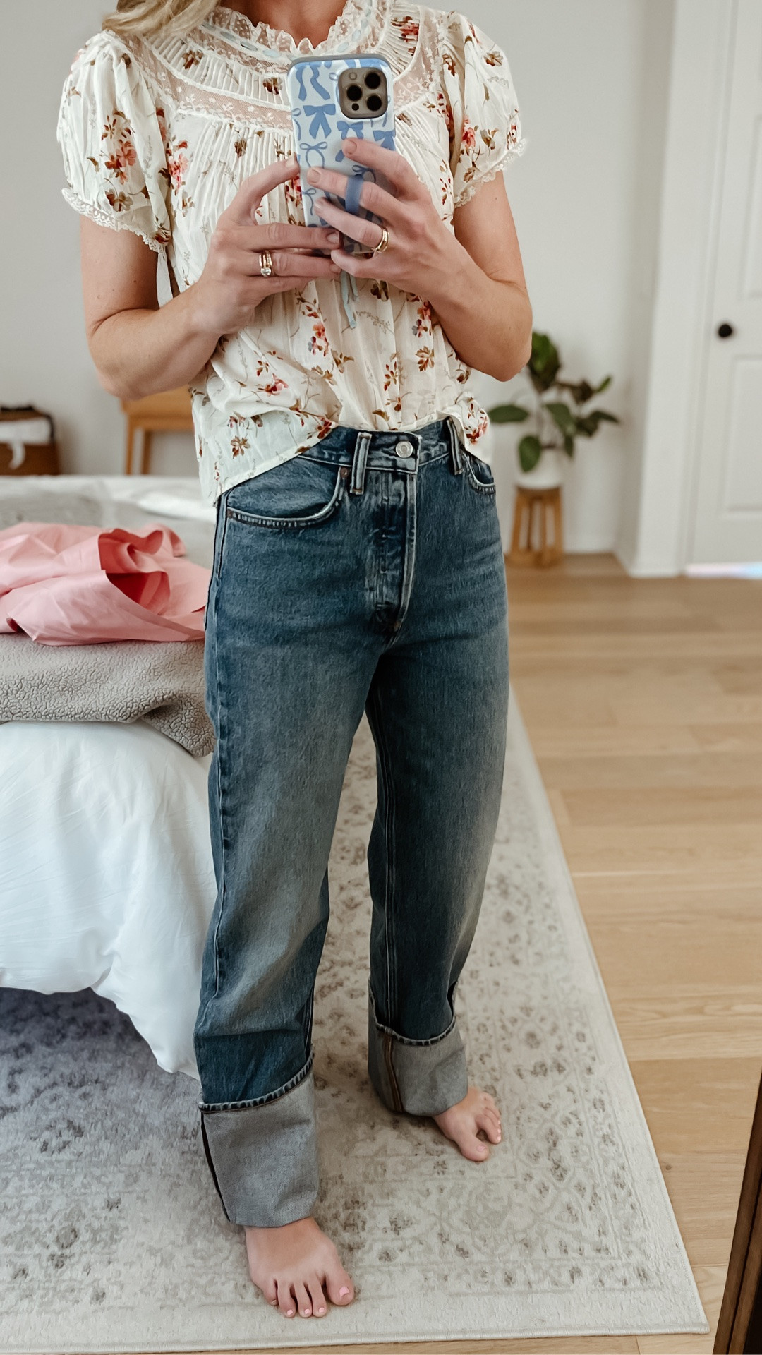 Tried the new Agolde Big Cuff jeans and overall they’re cute. Personally the cuff length is a bit too high, it feels like it cuts off my leg at a weird spot. They also come in black and a dark wash. They fit TTS, wearing a 25.