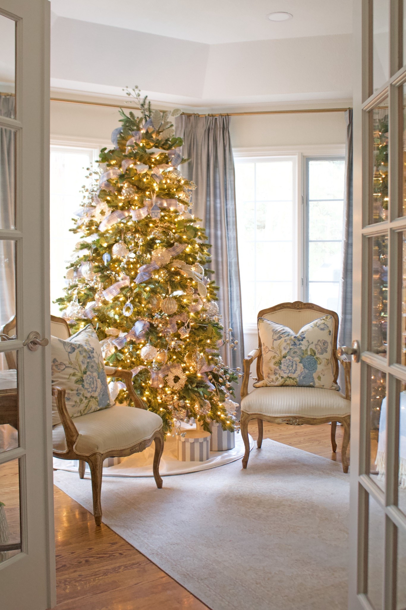 Christmas in my office 💙

#LTKHoliday #LTKHome #LTKSeasonal