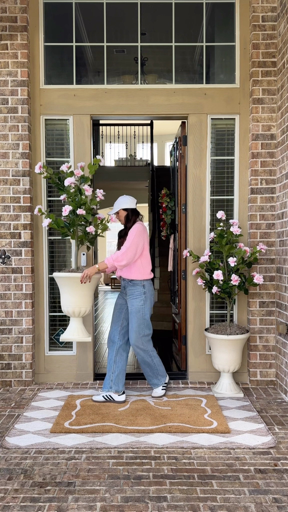 Valentine’s Day front porch!💌😍 Linking the items and my outfit 

#LTKHome #LTKFindsUnder100 #LTKSeasonal