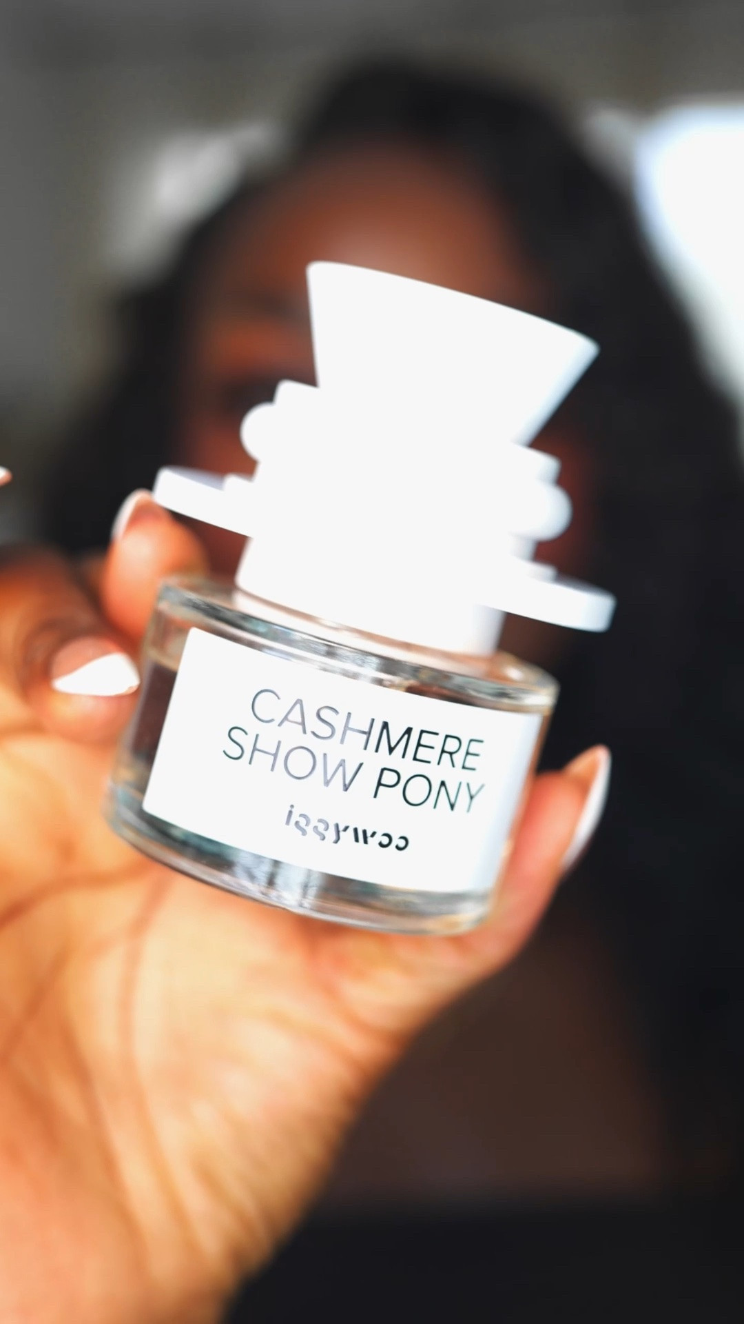 Iggywoo Cashmere Show Pony is clean and fresh - perfect to wear fresh out of the shower and even to spray on your linens. This is really really good! #IGGYWOO #Fragrance #FreshScent #Perfume #Fragrances #NewFragrance