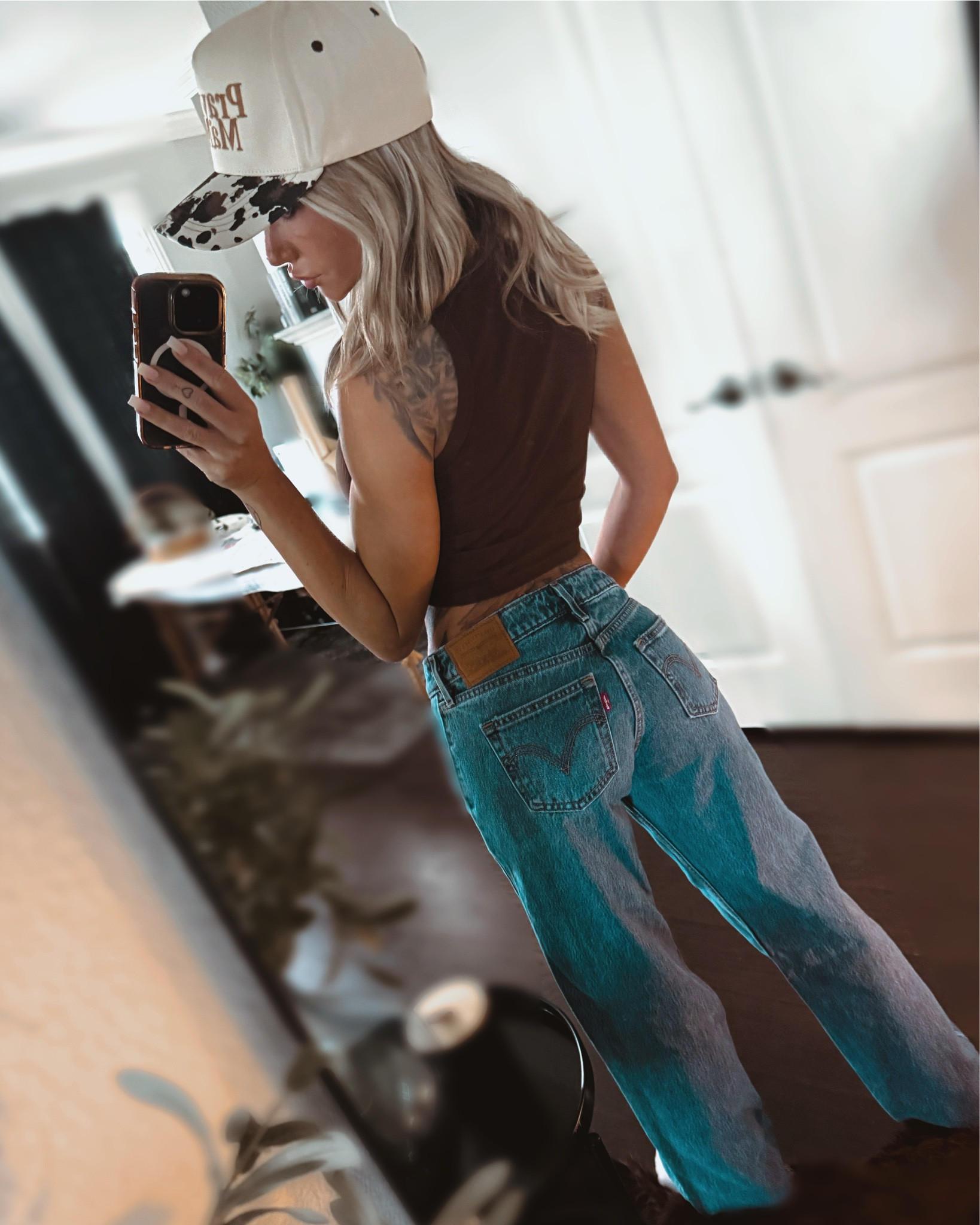 Loving the low loose Levi’s fit 👌
Straight leg, flattering booty, not too snug in the hips.

Wearing size 24 length 32 and I am 5’3 true size 0

#LTKootd #LTKmomlife #LTKU