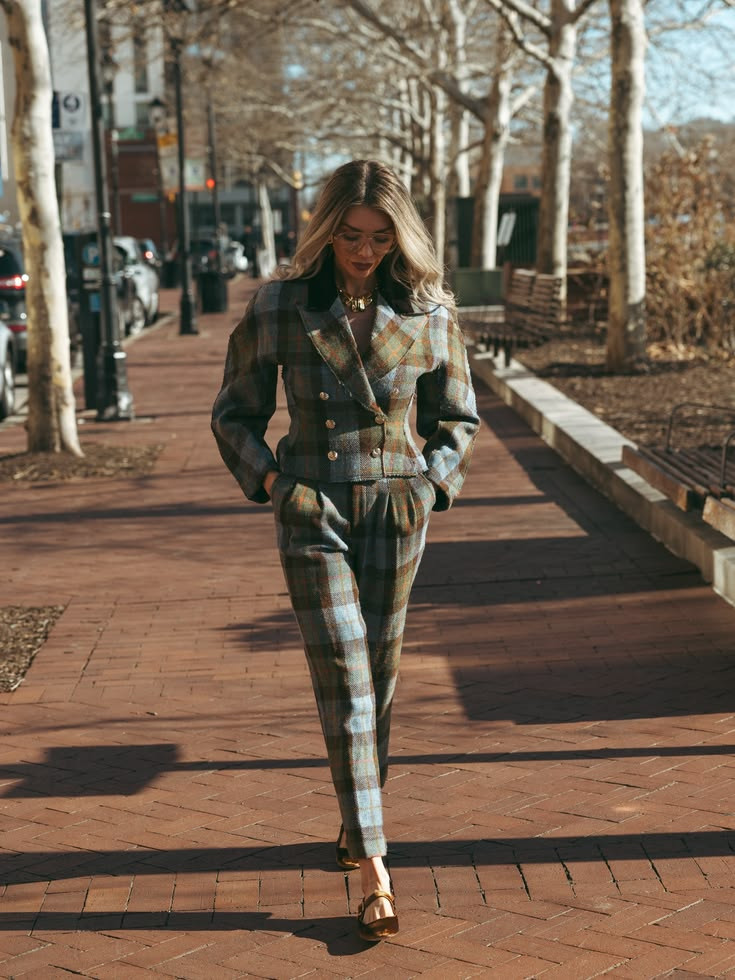 Love this plaid combo 💖

This plaid ROARI trousers and blazer combo is a current favorite. Perfect business casual outfit. I love the contrast of the denim Chanel 22 against the suit, plus classic Mary Janes by Sam Edelman. Topped it off with Gucci aviators for that vintage feel. 
 

 