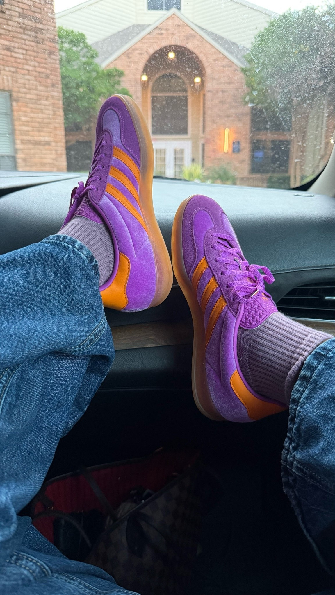 these sneakers just understood the assignment 💜✨ the color combo had me immediately saying yes

#sneakerstyle #adidasstyle #shoefinds #colorfulstyle #everydayoutfit #casualstyle #streetstyle #fashionfinds #sneakerhead #ootdinspo

#LTKdayinmylife #LTKootd #LTKSeasonal