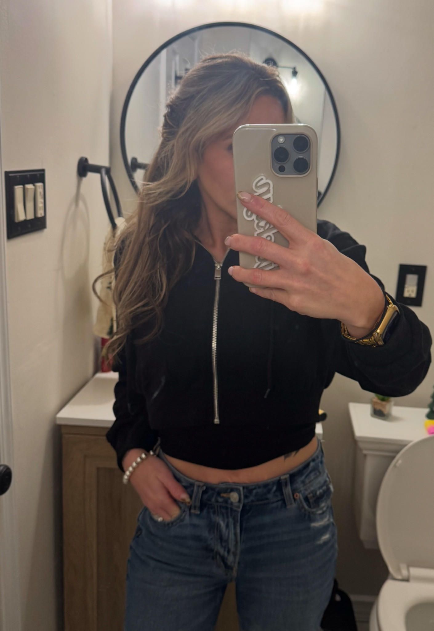 Comfy casual wear 🥰 #mamavibes #comfy #salealert #comfydatenightvibes #girlsnight #momlife #OOTD

#LTKStyleTip #LTKActive #LTKBeauty