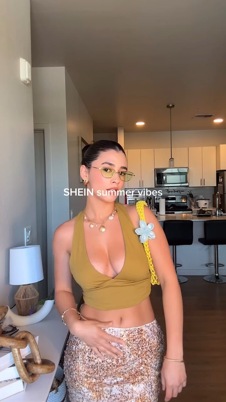 Se nota mucho que este perfil está amando el verano ☀️🌴
El final del video lo puse adrede claro 🤣( se me fuee😪😂)

Este set 😍 
@muserastore @sheinofficial @shein_us 

#outfit #summer #sun #beach #outfittoday #summervibes #holidays #tips #style #musera #outfits #moda