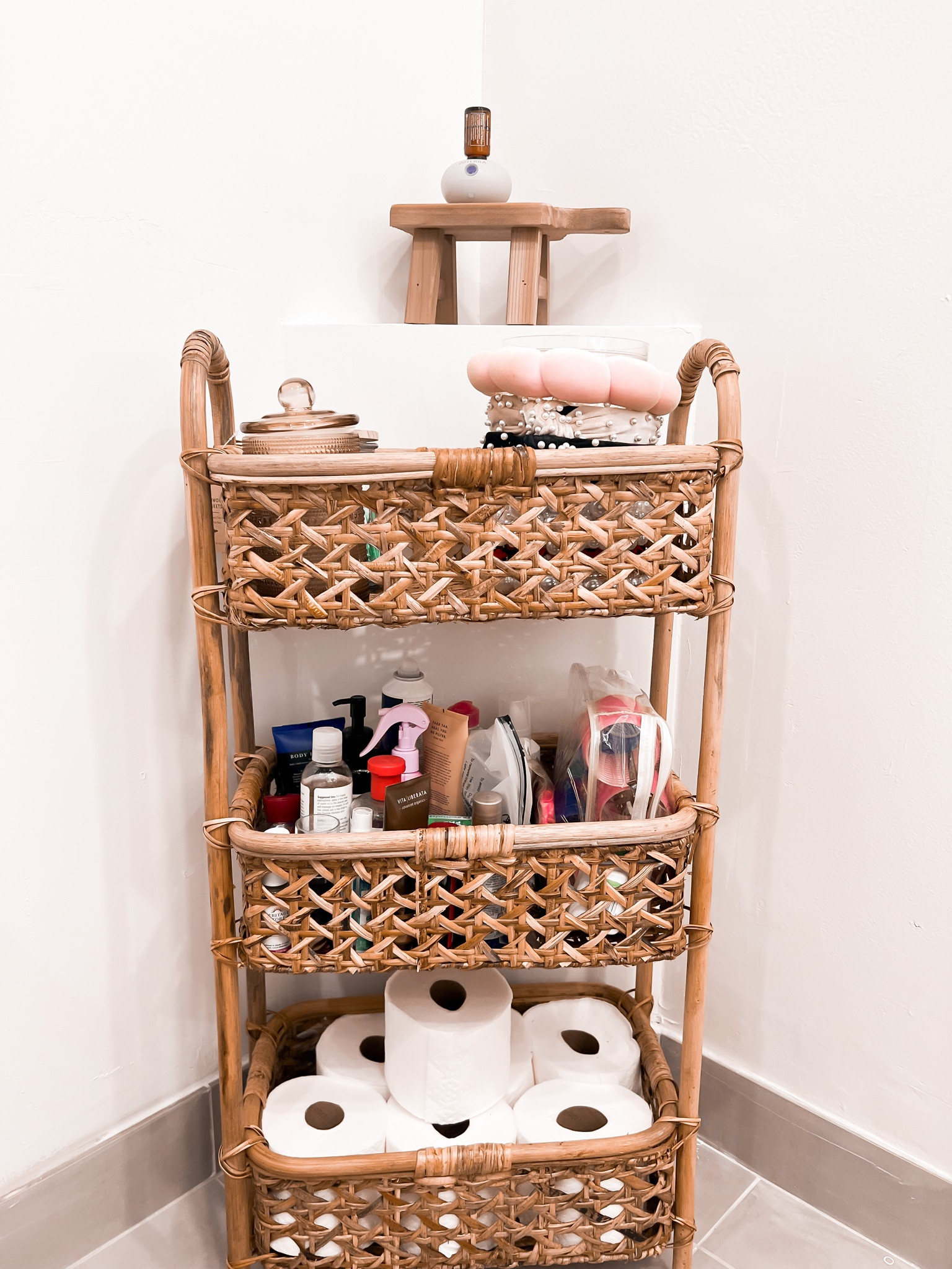 Bathroom Renovation 
#bathdecor #bathstorage #homedecor #homereno #home #fall #falldwcor #bath #baslets #bathroomaccessory #headband #headbandholder #amazon #amazonhome 

#LTKfindsunder100 #LTKhome