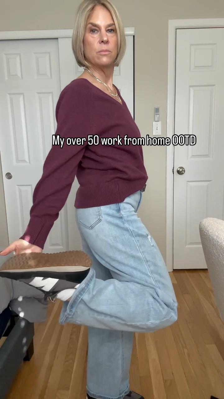 ✨💻 Work-from-home chic at its finest! 💖🙌 Who says you can’t be comfy and stylish? Rocking my favorite oversized sweater and trusty jeans—because comfort is key! 🛋️💤 

Perfect for a surprise Zoom call or a cozy couch day. 😌✨ Embrace the #ComfortOverEverything life! 

What’s your go-to WFH outfit? Drop your faves below! 👇💬 

#WorkFromHomeStyle #Over50Fashion #CozyVibes #ZoomReady #FashionAfter50 🌟
#simplystaceyp

#LTKFindsUnder50 #LTKOver40