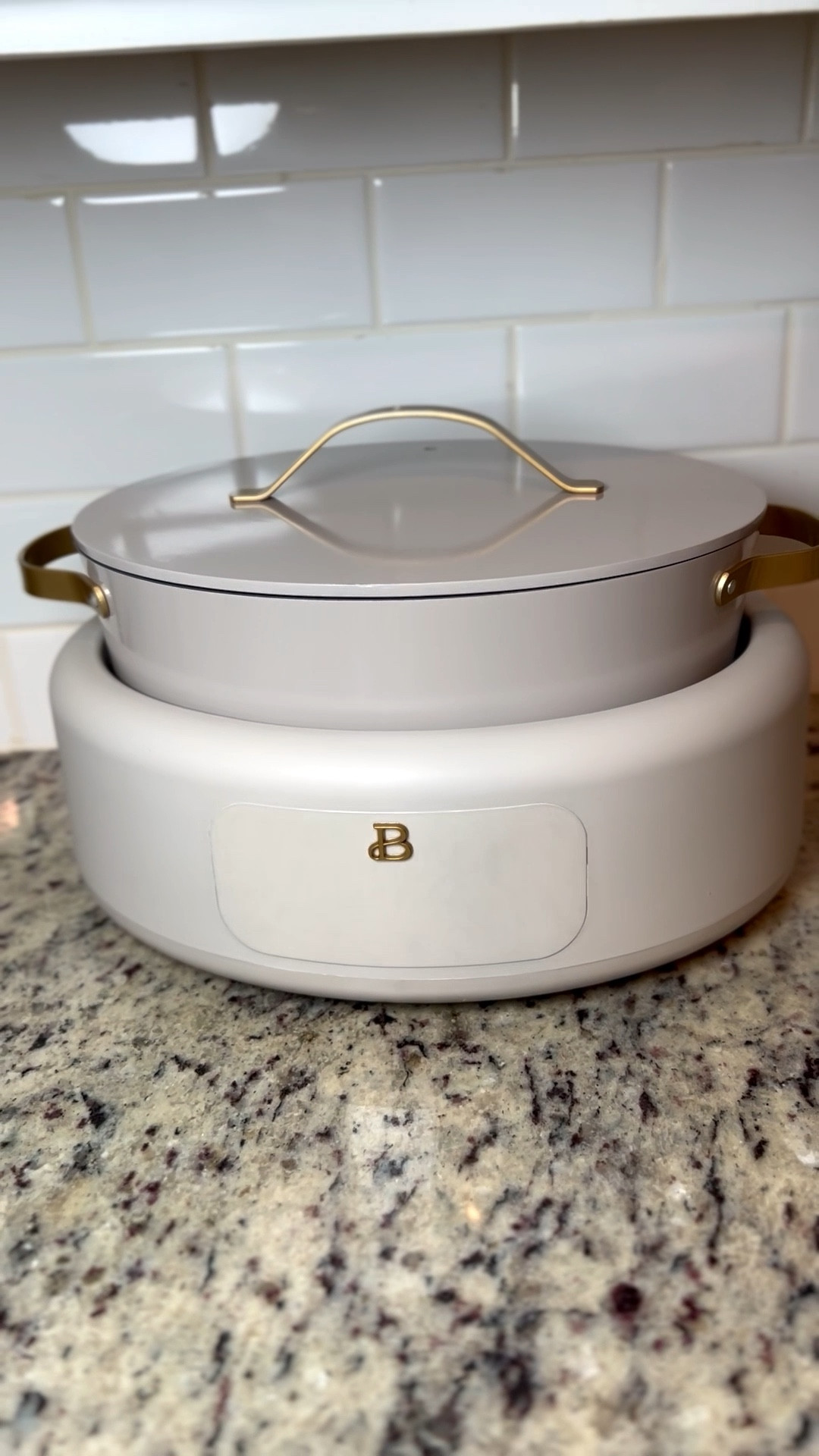 Beautiful crock pot in the color taupe!