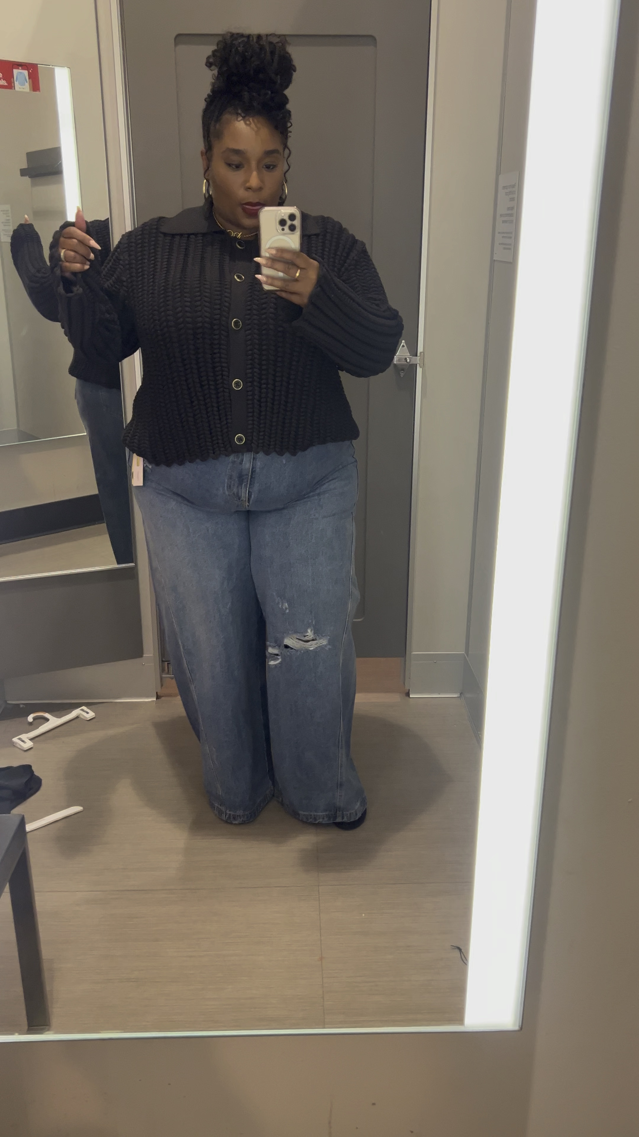 This top is a 1X and I ordered a XL. It’s pretty oversized. I also ordered the marching bandeau top in an XXL. 

The jeans are a 22 and pretty true to size with no stretch. 