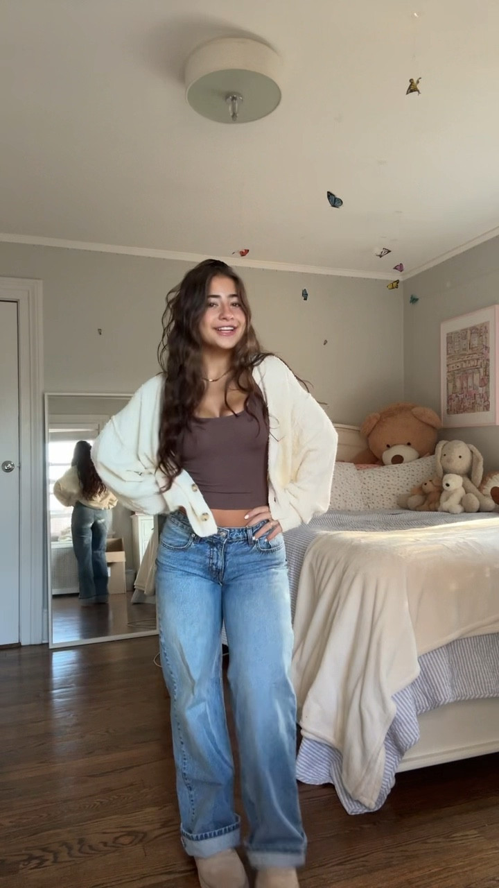 todays outfit🧸🧸
top: xs
cardigan: xs
jeans:24