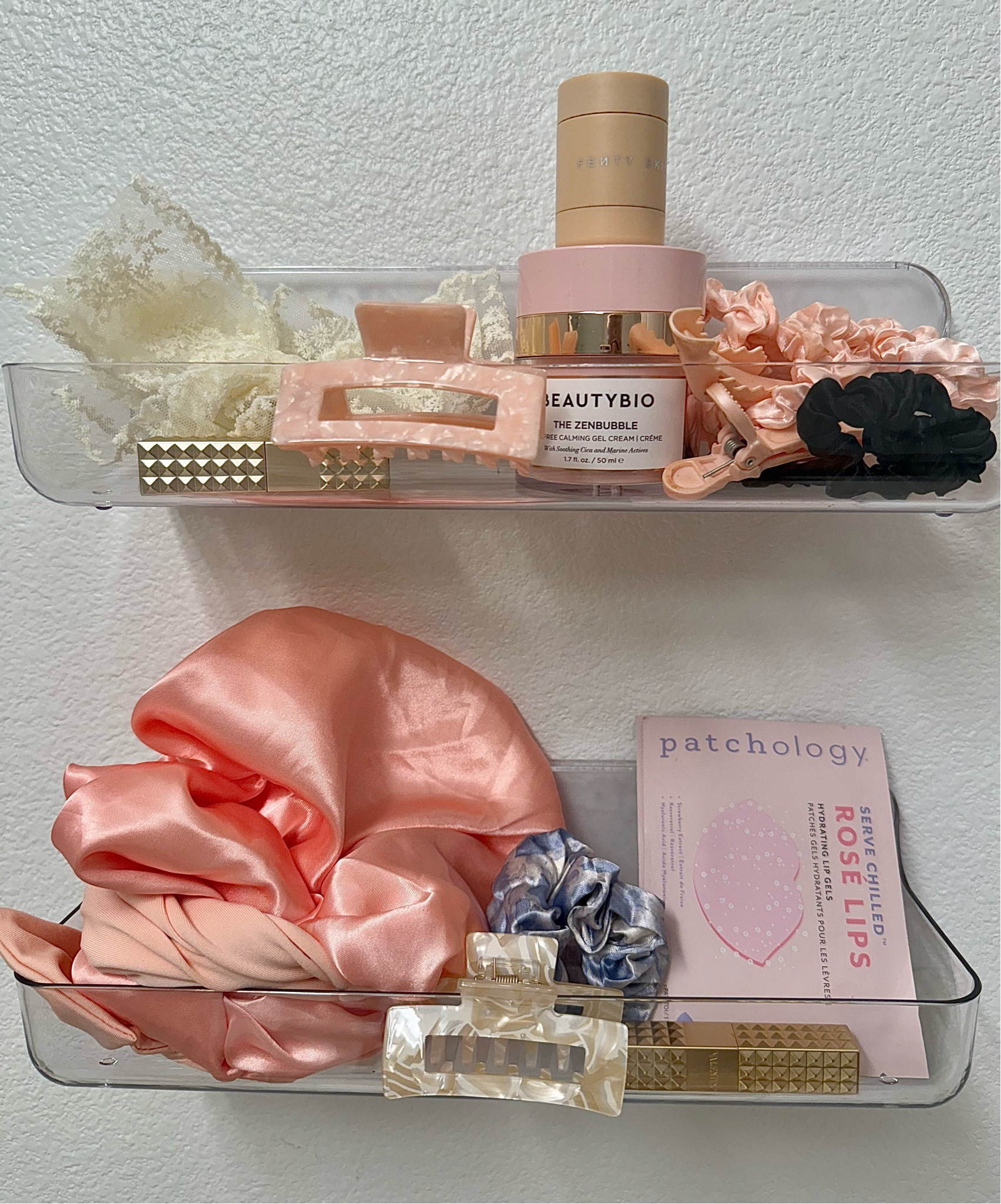 My nightly essentials!! Pillow scrunchies, a bonnet, claw clips, my favorite lip masks, and moisturizer!!!

Self care essentials
pink bonnet
self care 

#LTKBeauty #LTKGiftGuide #LTKHoliday