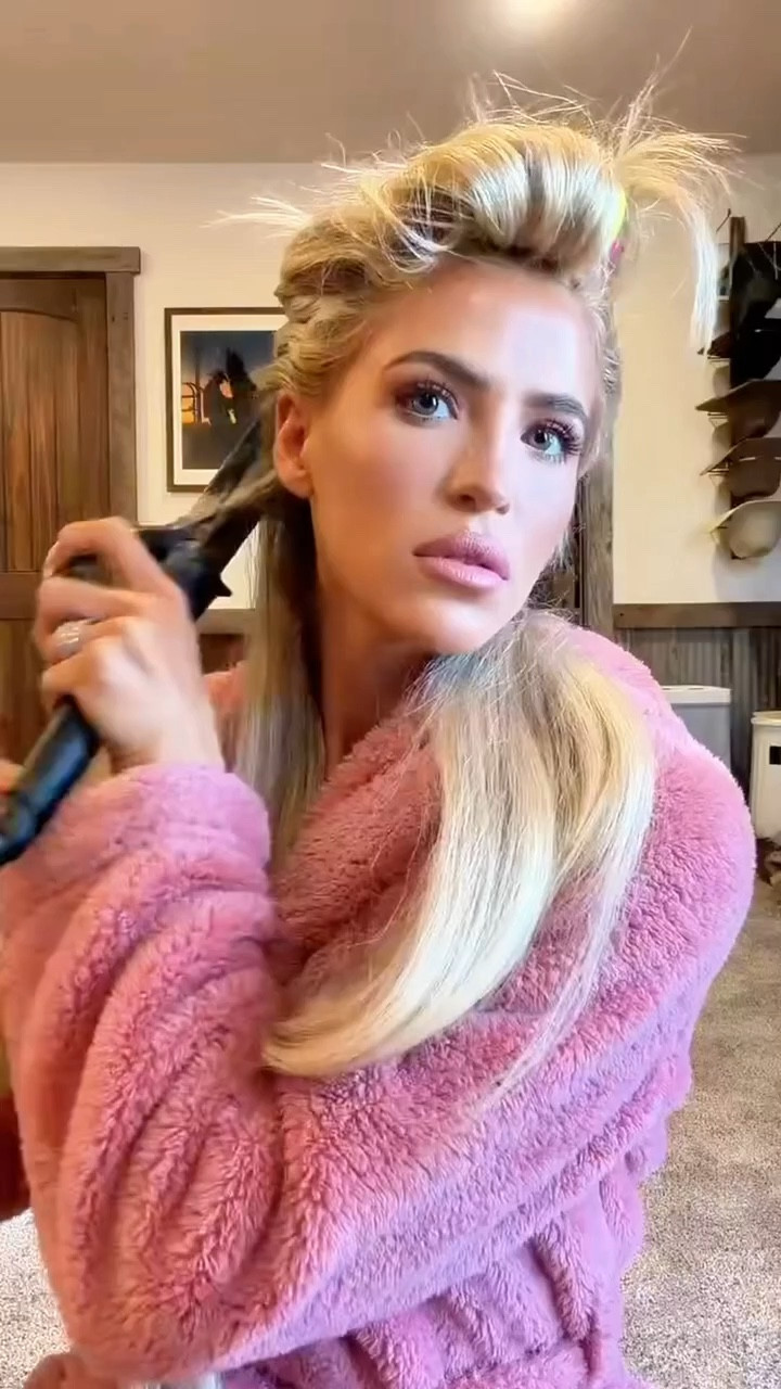 For these lived-in curls (or beach wave curls!!) i use the long 1” barrel linked here. This is worth the investment and will last you for years and years. These more expensive barrels aren’t as damaging on your hair especially paired with a heat protector! It’s worth it for long term hair health 🚀

Also linking the blow dryer, shampoo& conditioner plus other products I used off camera…. I swear by these and have been raving about them online for years! This isn’t an ad! 

Linking my exact heat protector and hairspray you see on camera that i used to lock in this look too 🩷💖⭐️

#hair #hairecare #beautyfinds 