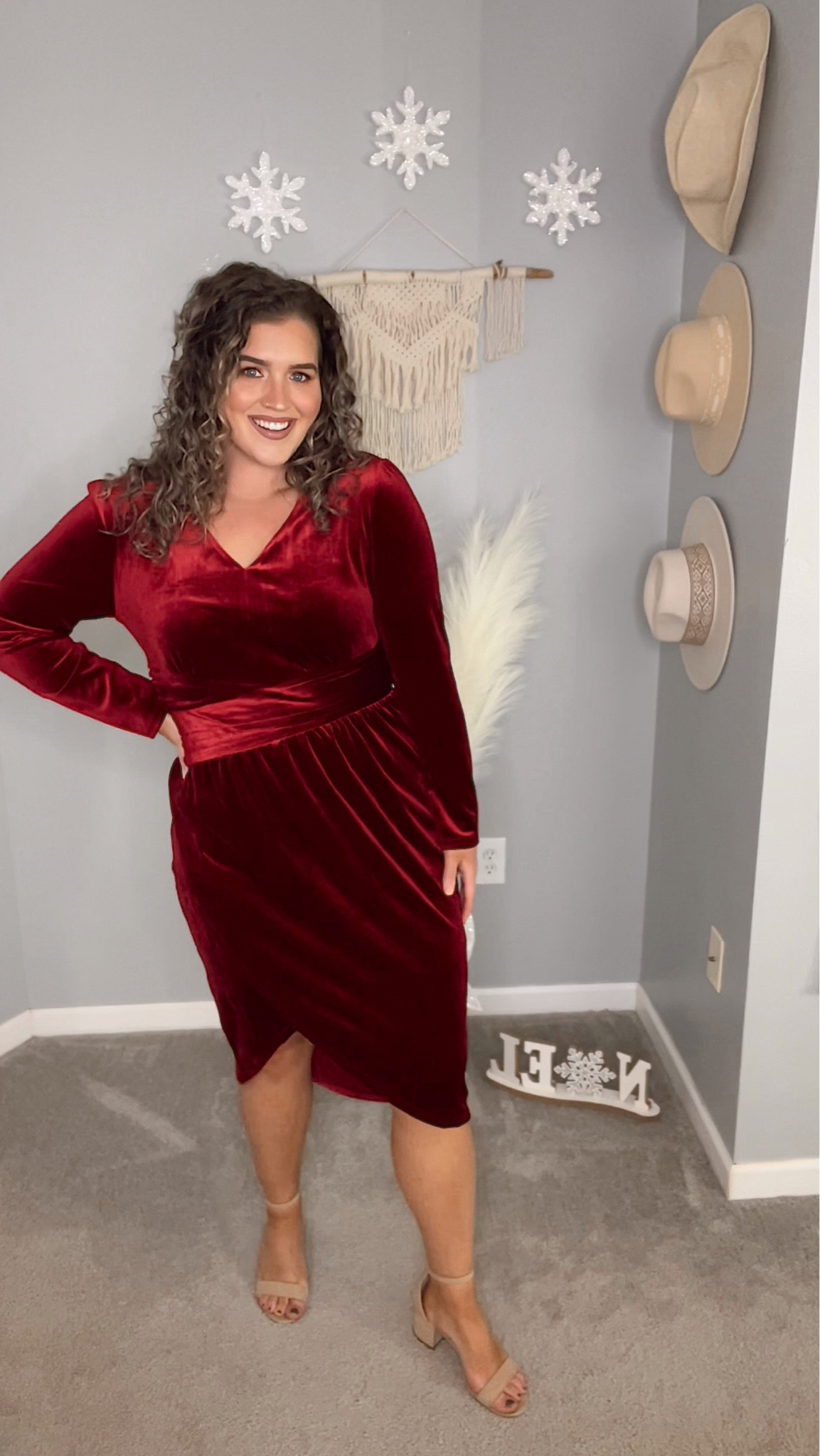 Midsize holiday dresses by occasion ❄️🪩🎉💒 Christmas velvet party dress 
Size: XL 
#midsizeoutfits #formalwear #dresses #mididress #velvetdress #holidaypartydress #partydress #galadress #formaldress #semiformal #littleblackdress #weddingguestdress #curvystyle #christmasdress #affordablefashion 

#LTKHoliday #LTKSeasonal #LTKcurves