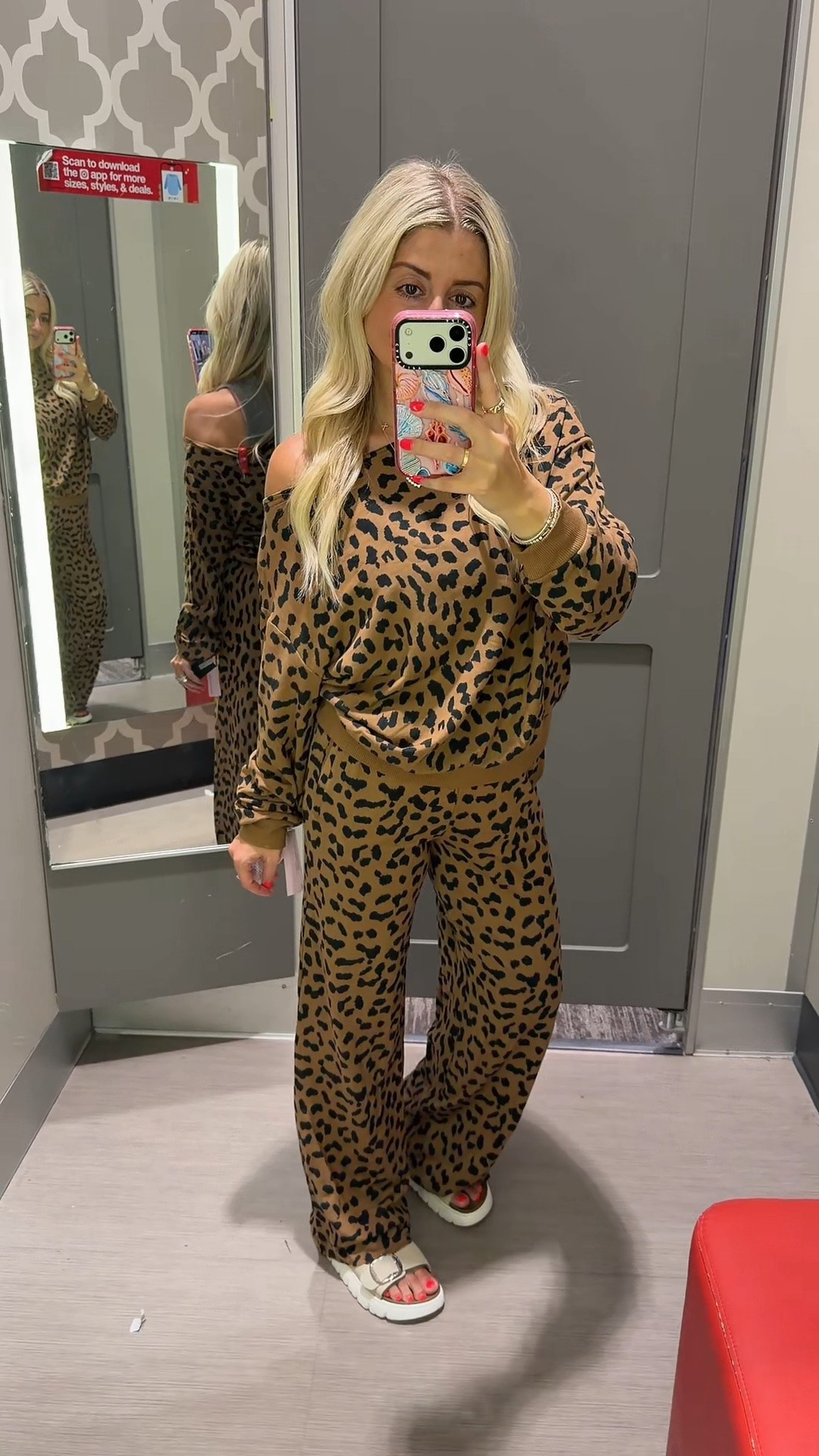 New leopard matching set!
Size small
Sandals tts