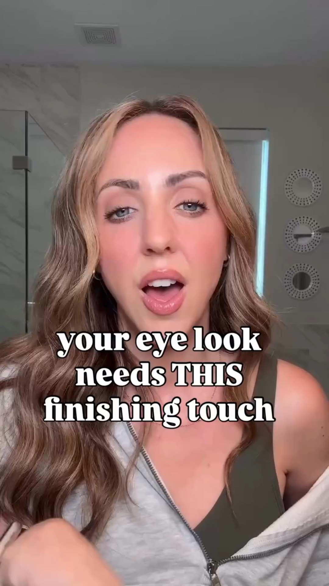 Such a simple detail, but makes a big impact!

Try this little finishing touch to your eye makeup look and see how you like it! 

#simplemakeup #makeuptip #makeupover40 #makeuptipsover40 #eyemakeuptips