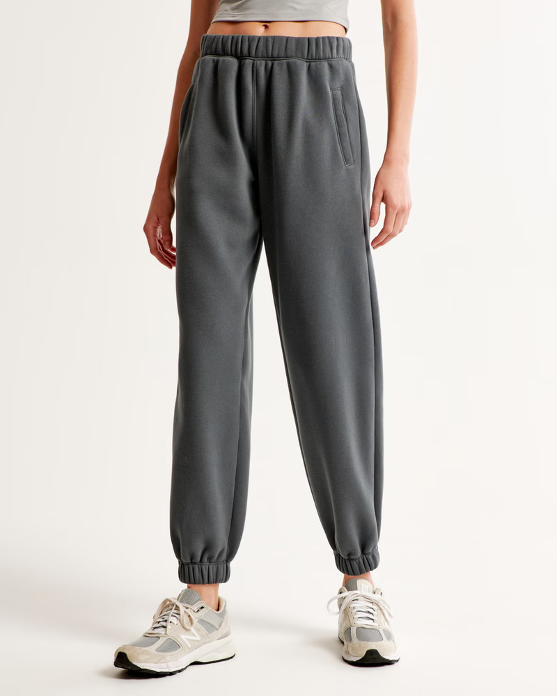 Women's Essential Oversized Sunday Sweatpant | Women's Bottoms | Abercrombie.com | Abercrombie & Fitch (US)