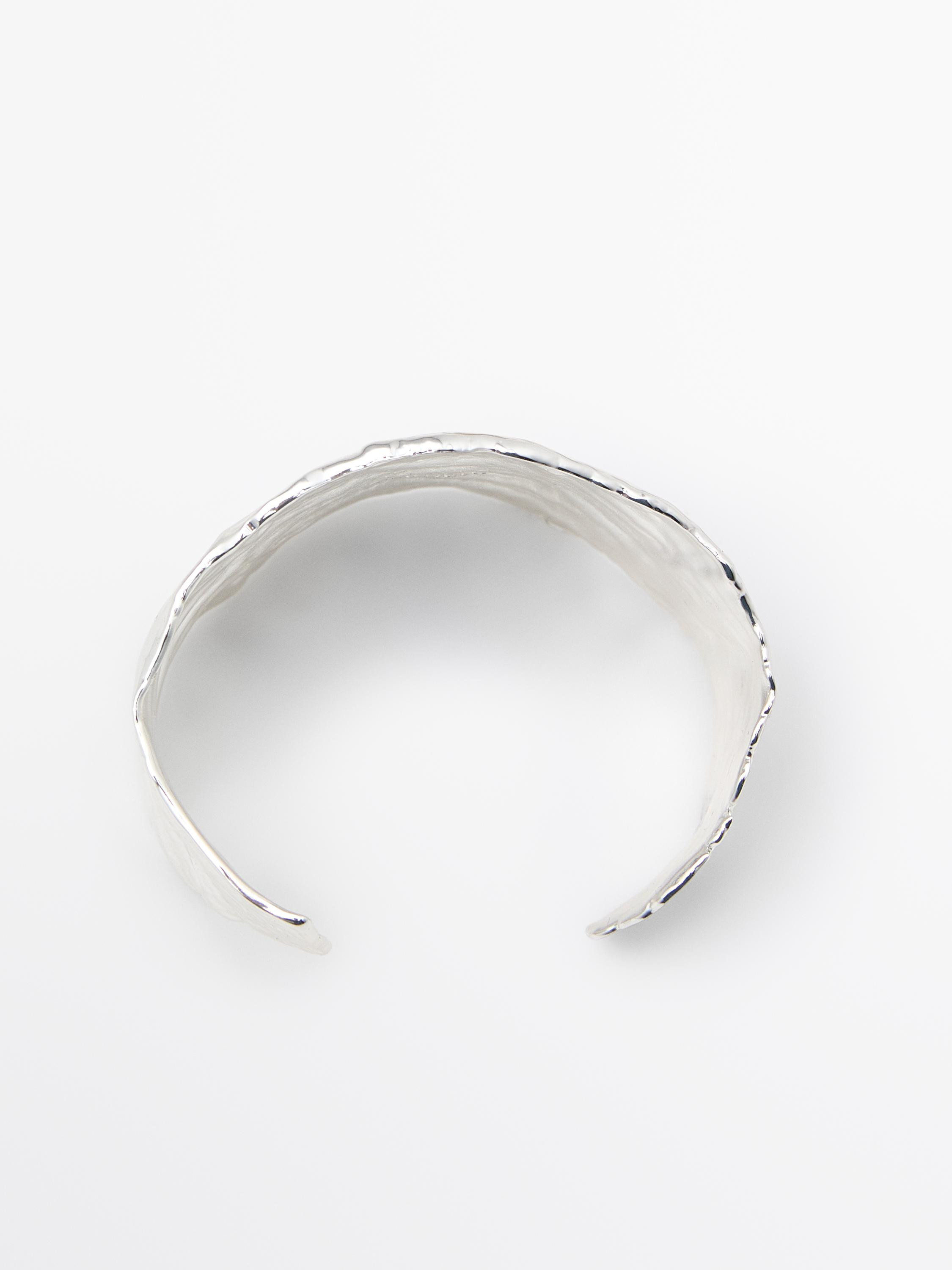 Wide textured bracelet | Massimo Dutti UK