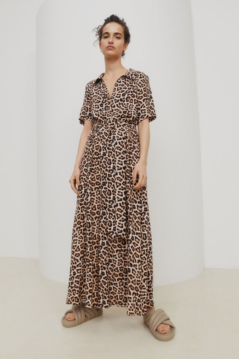 Blusenkleid mit Bindegürtel | H&M (DE, AT, CH, NL, FI)