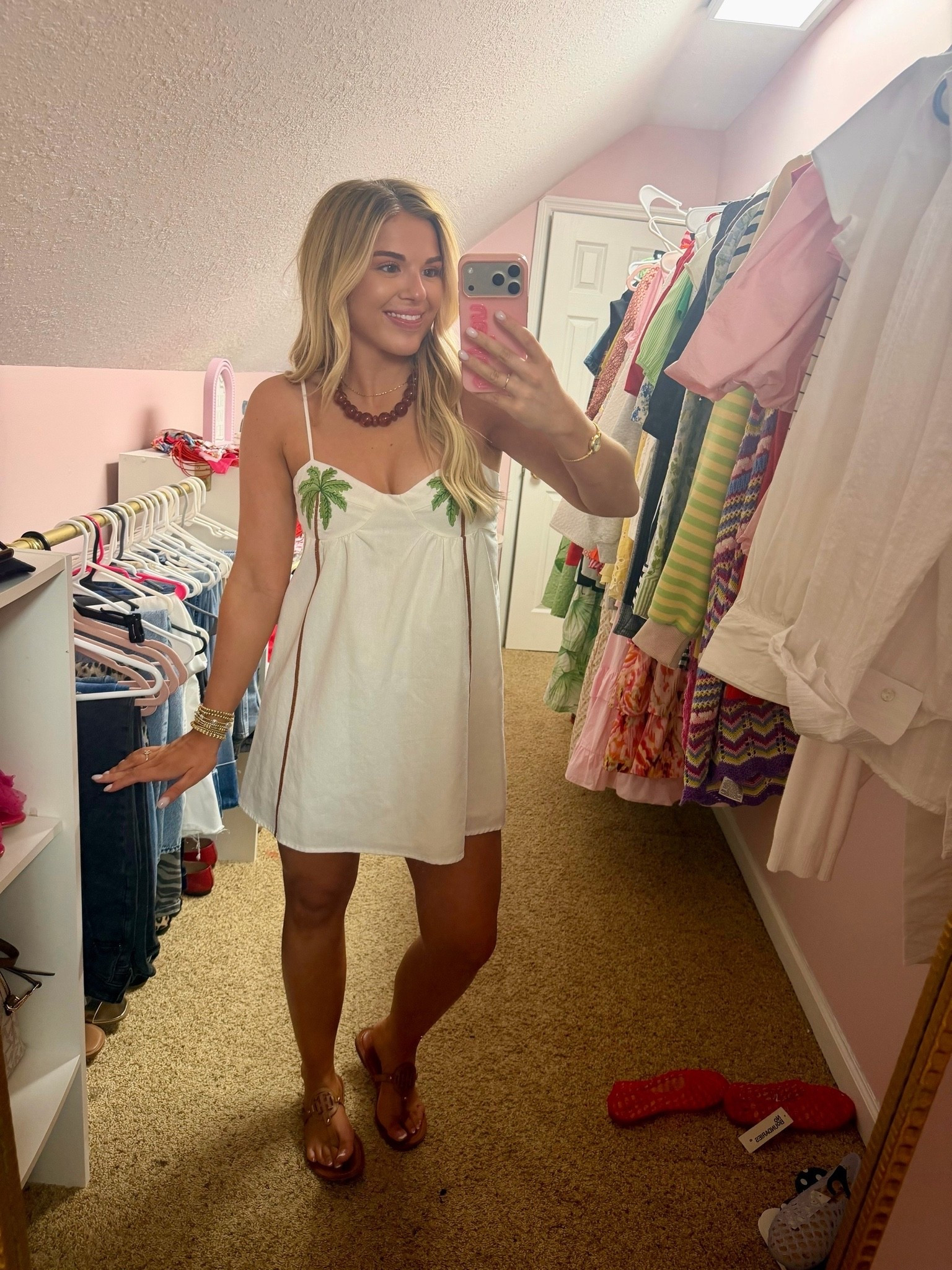 The CUTEST beach dress!🌴

i’m wearing a size small!