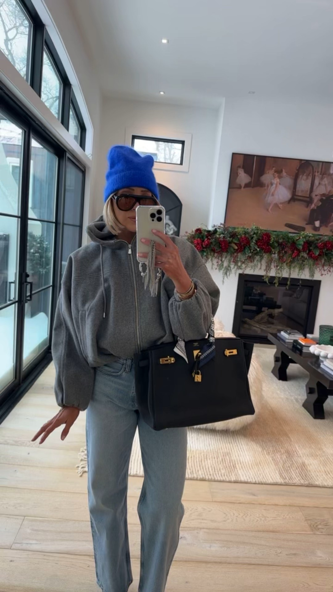 Must have jacket 😍😍😍 wearing a medium.. also comes in brown! 