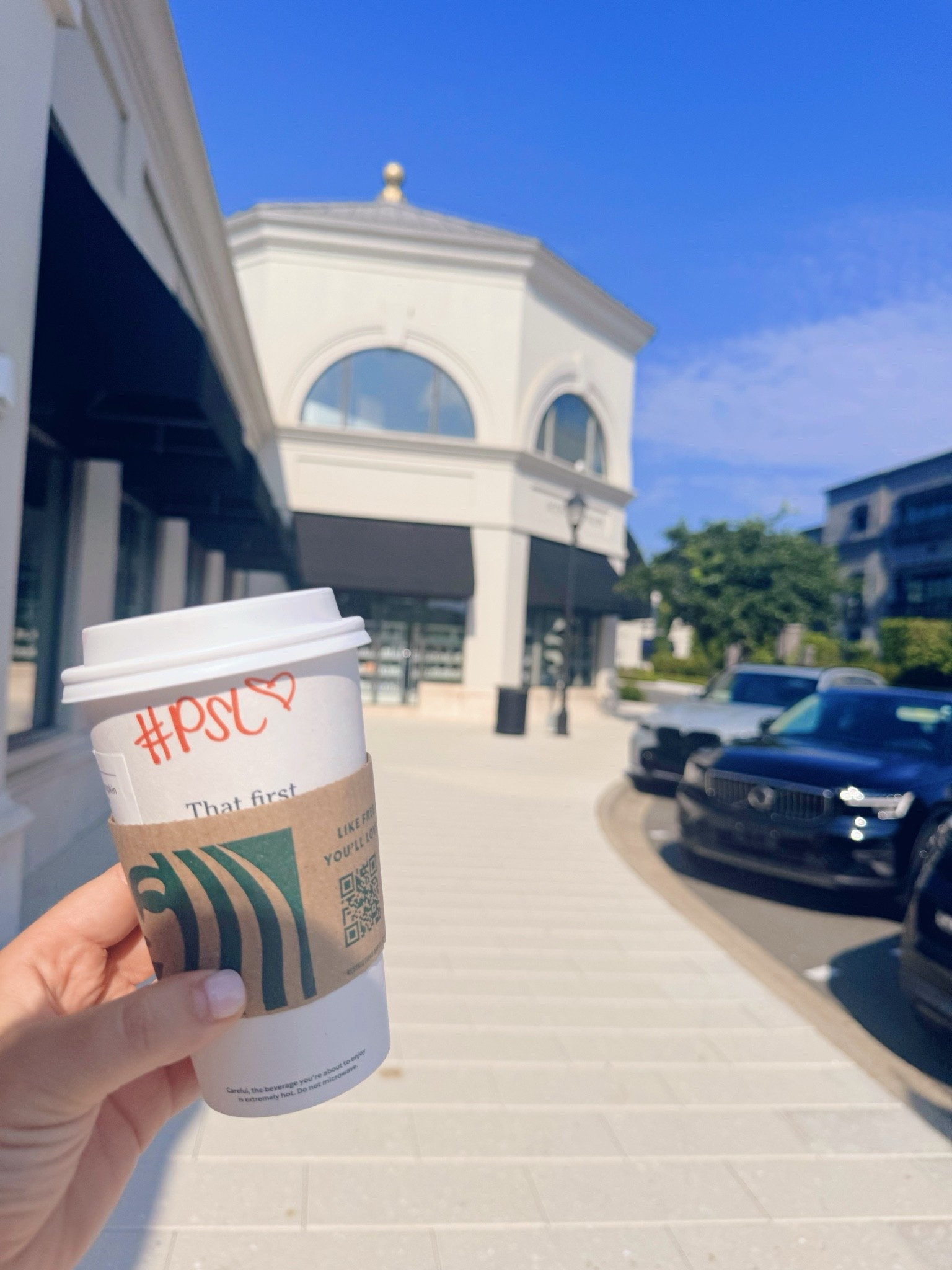 Always a great day at @modernsalonandspa with a PSL ☕️🎃 and a hair day!!! 💇🏼‍♀️🙌🏽