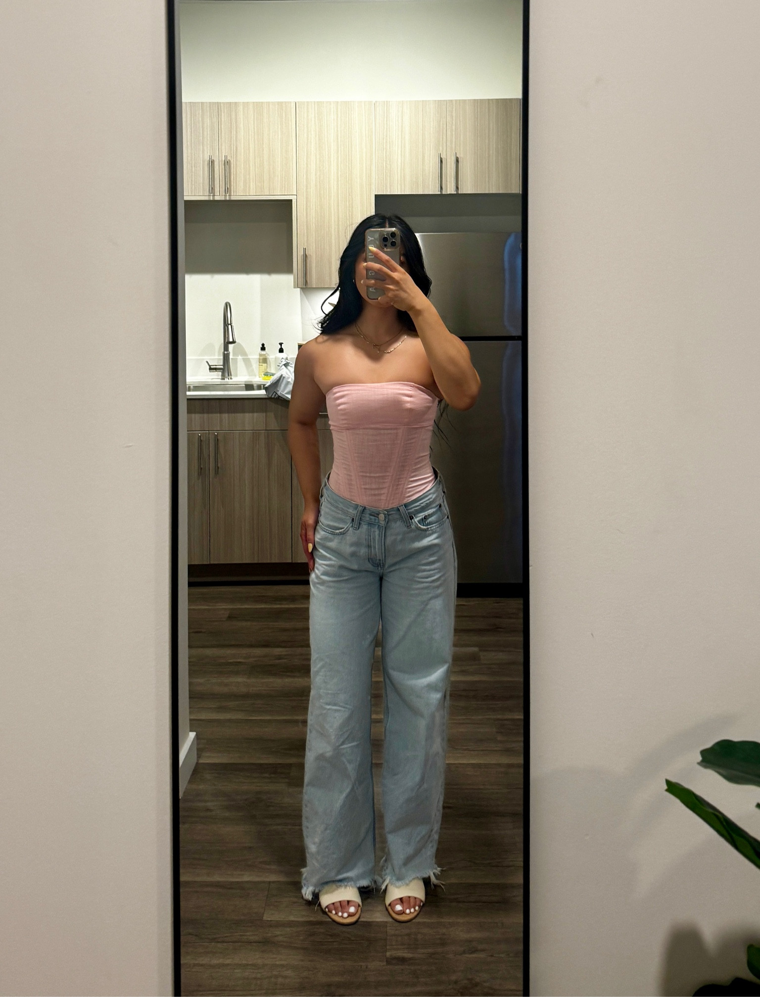 Actually baggy jeans for my gym girls! Been struggling to find jeans that will still be loose in the leg if it fits my waist, these are the best I’ve found! Wearing a 25R 