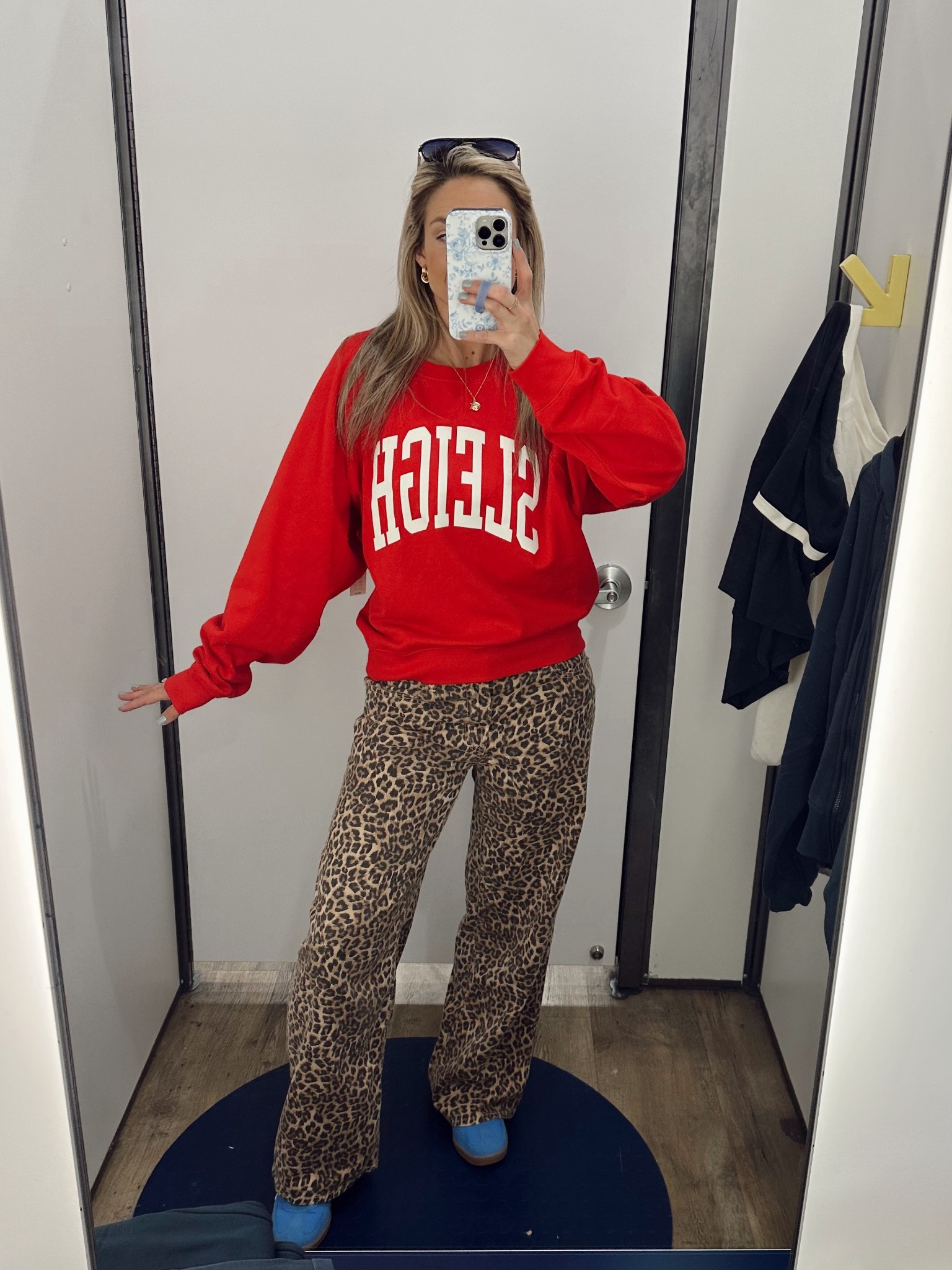 Cutest oversized Christmas sweatshirt! Wearing a medium. It’s 40% off!
Old navy find