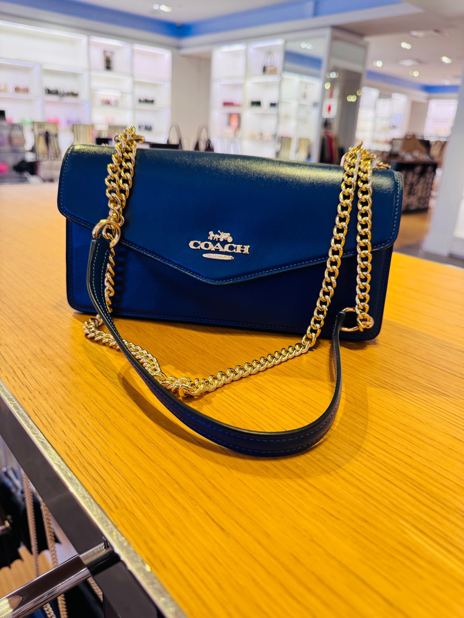 If you’re into navy blue or just blue in general then you know how hard finding this colour in a handbag  and or purse can be. Found this gem 💎 on sale and I have listed more blue ones in different shades and shapes for you below 👇🏽 

#LTKdatenight #LTKbag #LTKstyletip