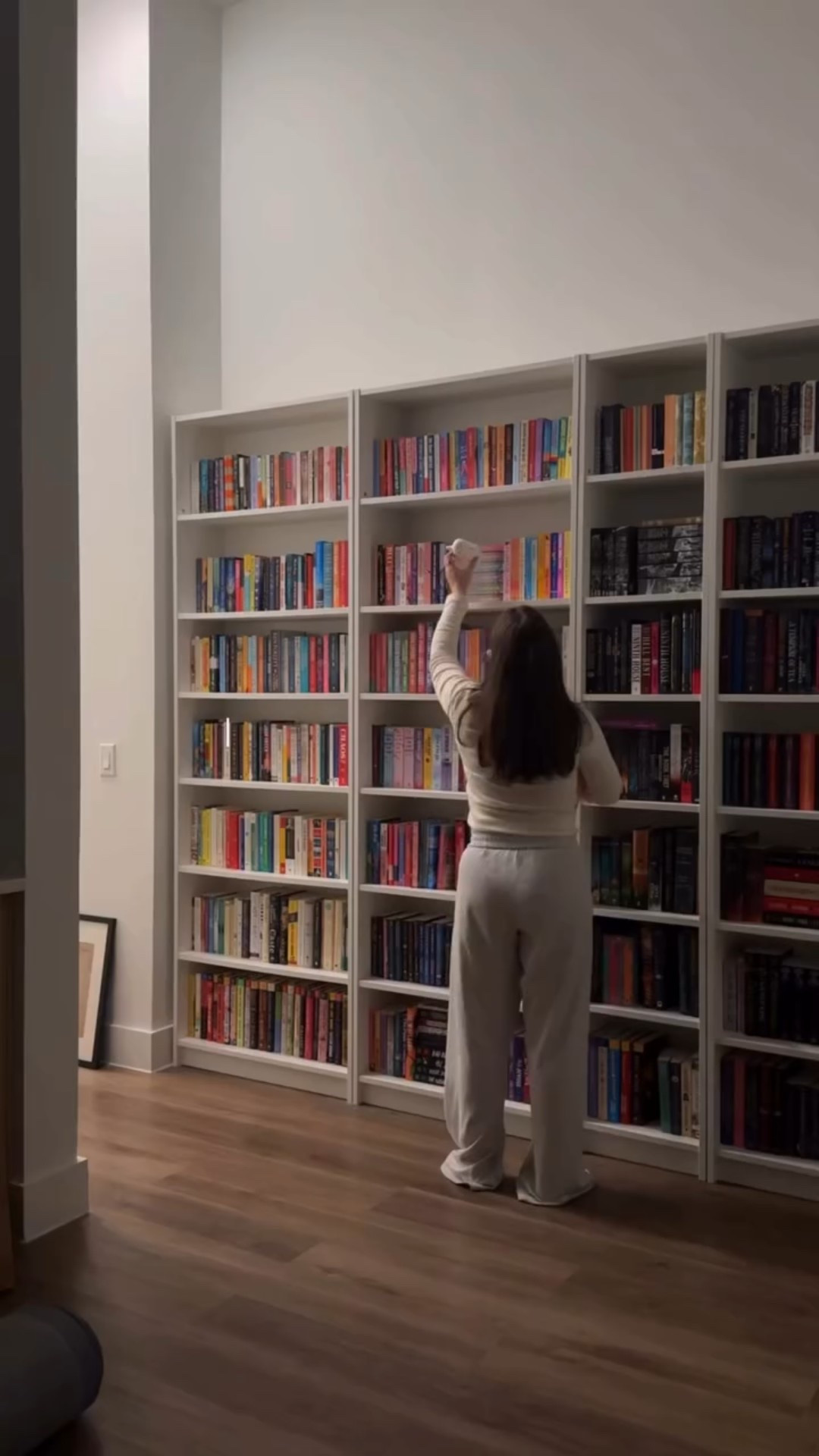 has anyone read anything good recently?? think i’m finally out of my 6-month long reading slump and need recs 🙂‍↕️

#cozynight #nightroutine #cozyaesthetic