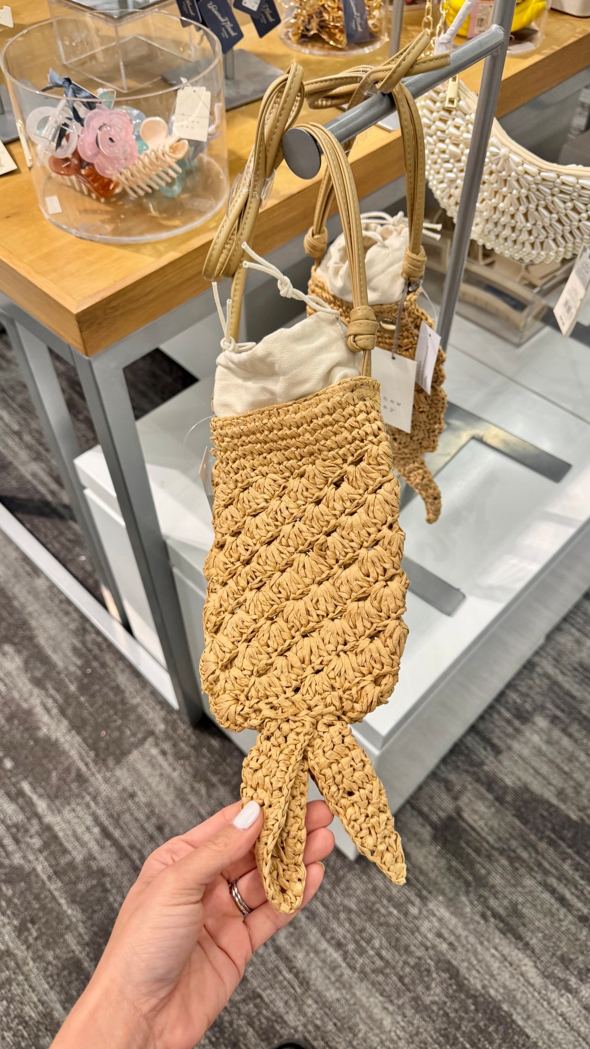 Fish straw bag from Target



#LTKSeasonal #LTKFindsUnder50 #LTKItBag