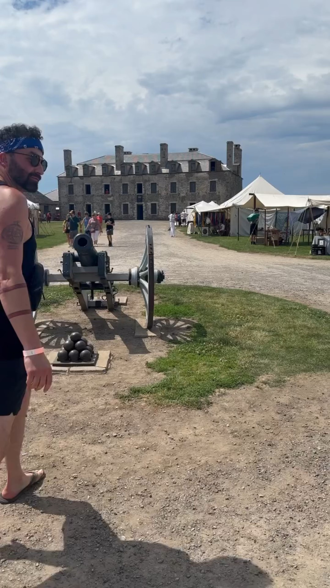 I bought the antlers 💁🏻‍♂️ Such a fun time at the “Siege of Niagara 1759” reenactment @oldfortniagara today with @megse_ !!
.
.
.
#antique #vintage #historic #history #retro #thrift #thrifting #thriftstorefinds #thriftstore #fair #festival #shop #shopping #shoplocal #art #artist #trader #design #decor #fortniagara #newyork #niagara #adventure