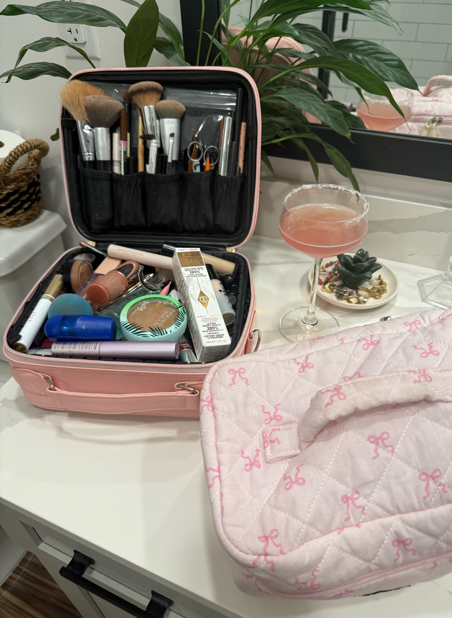 This makeup bag >>>> 

#LTKMostLoved #LTKBeauty #LTKTravel